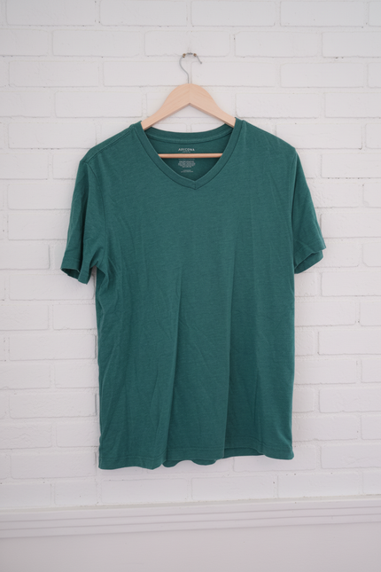 Men’s Arizona V-Neck T-Shirt Size Medium