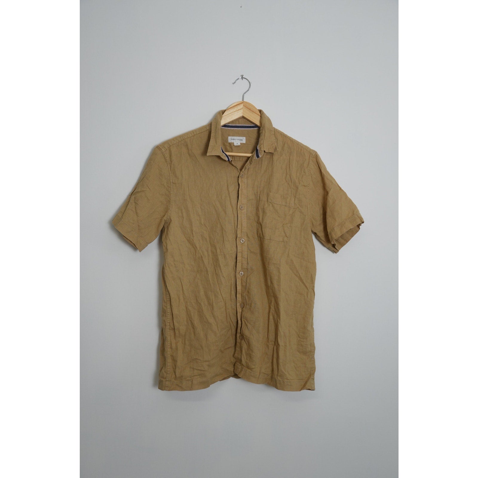 Sun and Stone Men’s Tan Linen Button Up Size medium