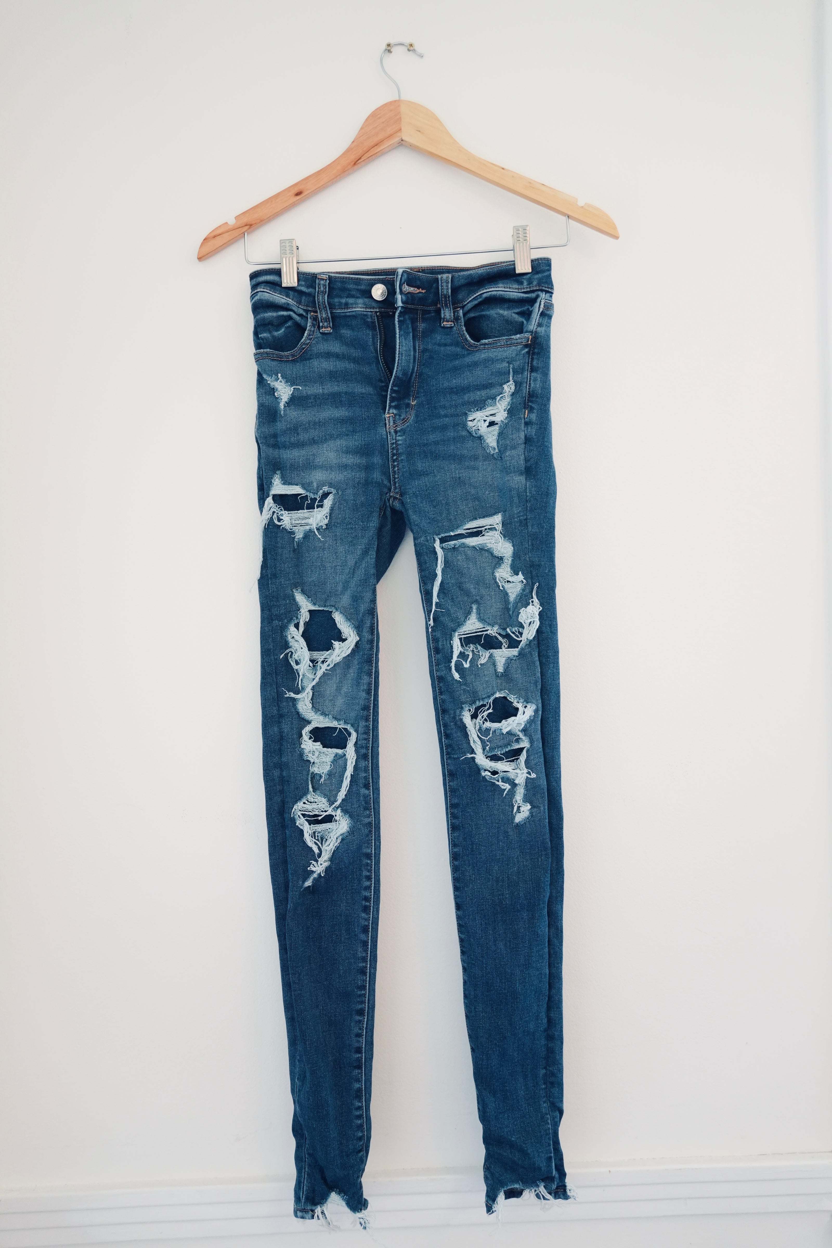 American Eagle Dark Wash Super Hi-Rise Distressed Jeggings Size 00