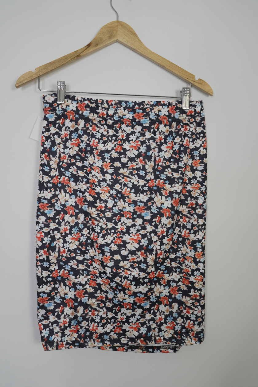 Black and Floral Ruched Skirt with Side Slit Size Large