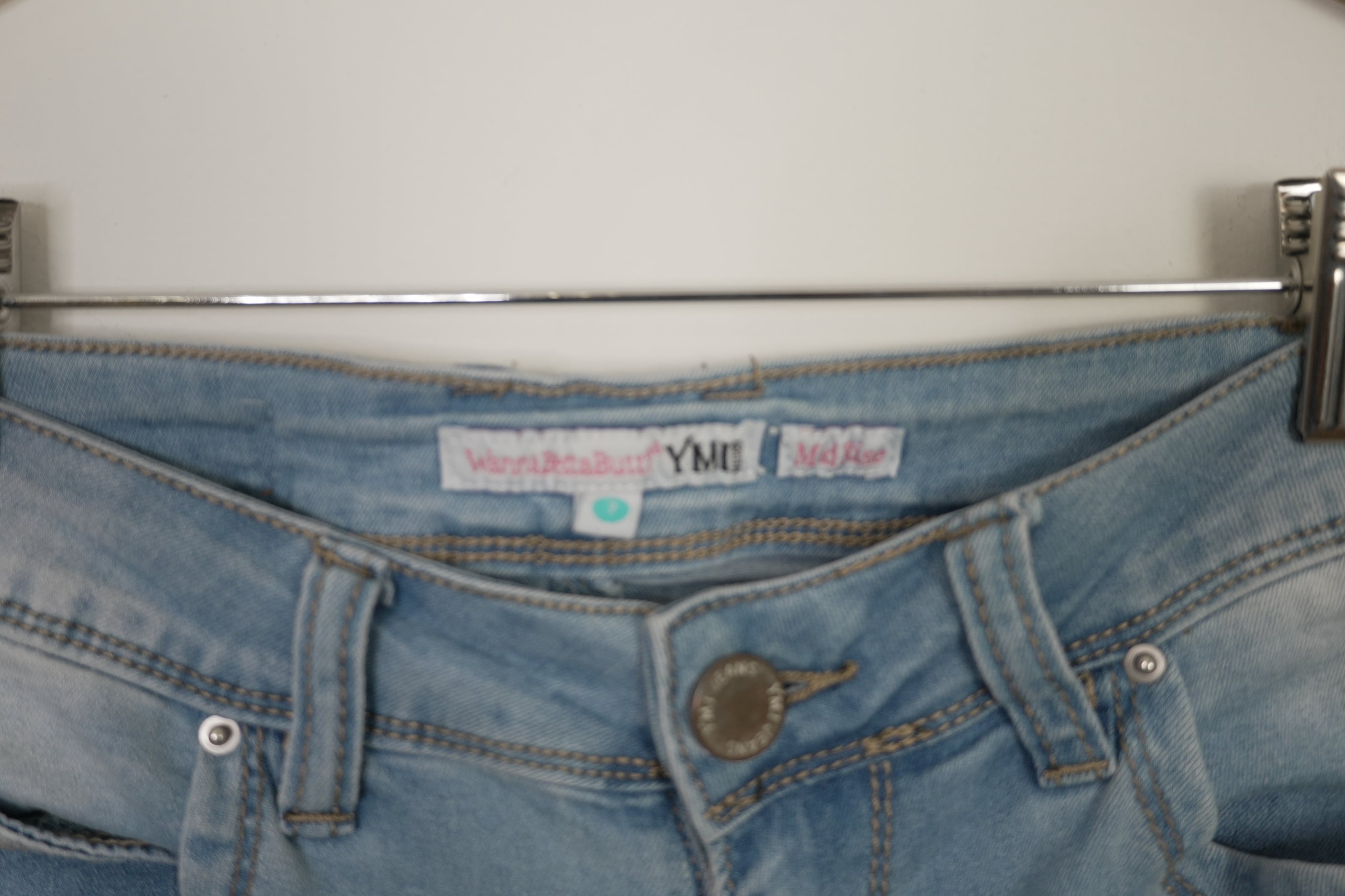 YMI Juniors Light wash Denim Shorts Size 7