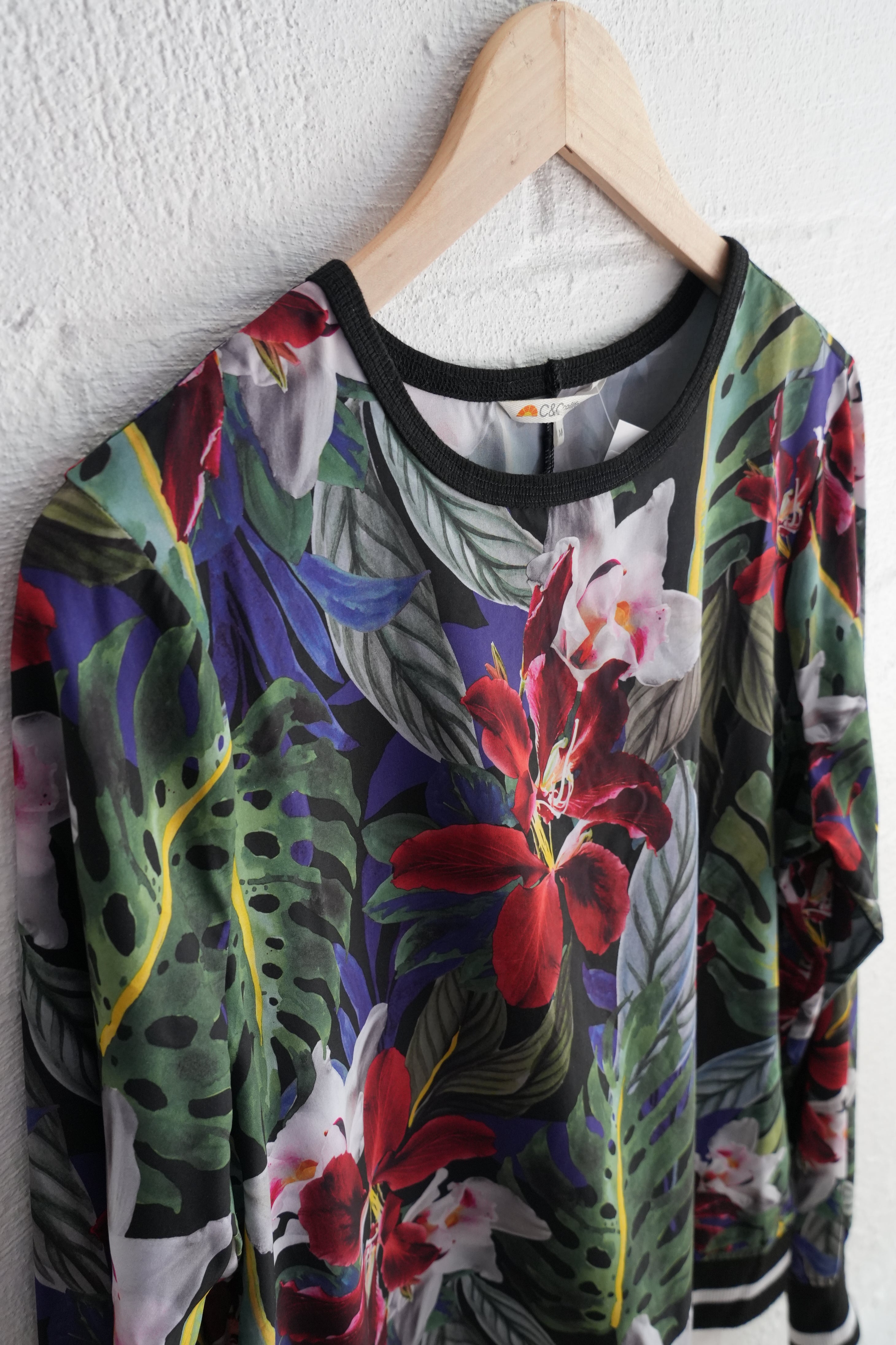 C&C California Black Multi-Color Floral Print Pullover Sweatshirt Size Medium