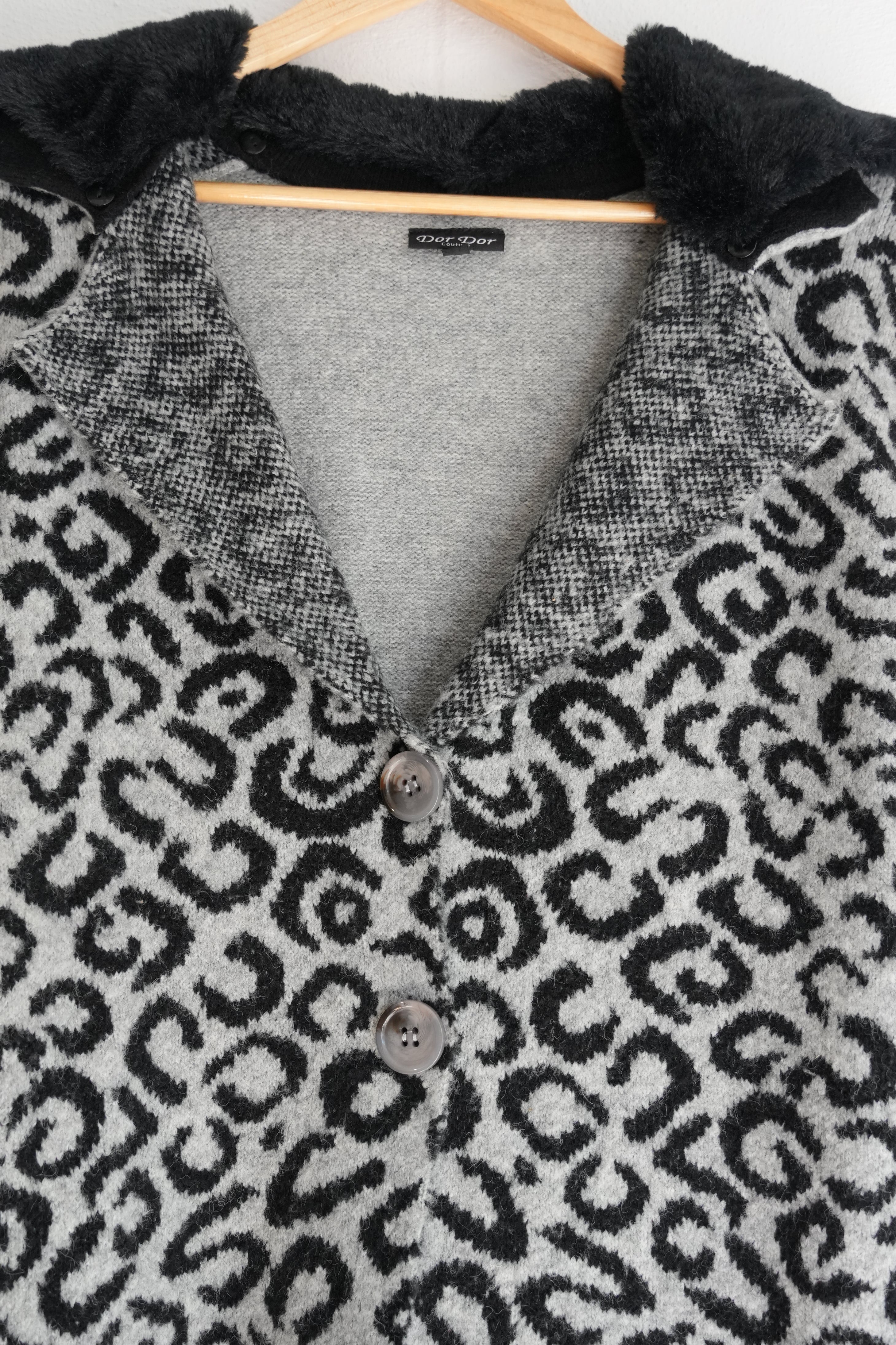Dor Dor Couture Leopard Knit Cardigan Coat with Faux Fur Collar & Striped Cuffs Size Small