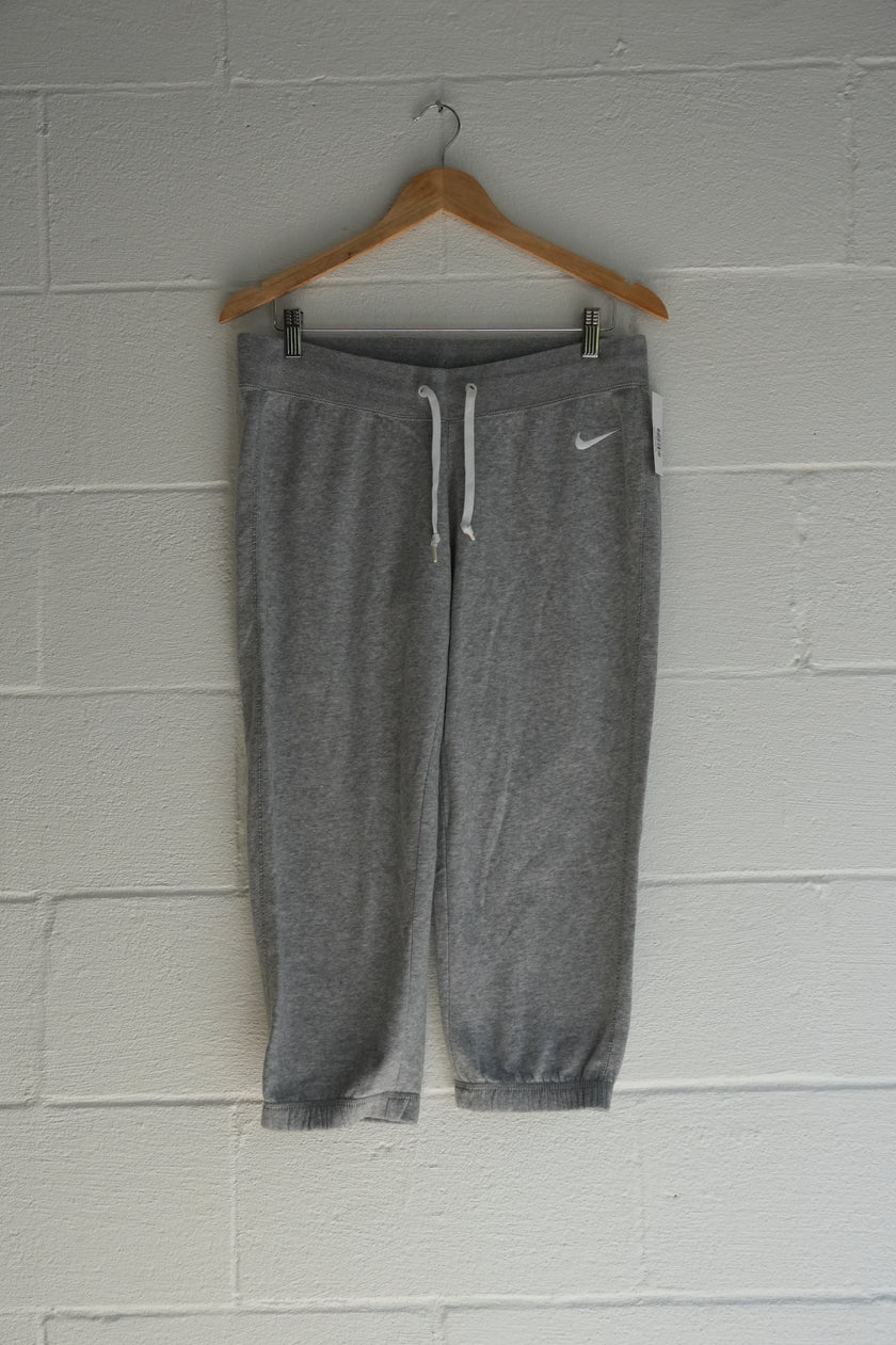 Nike Gray Cropped Fleece Capri Sweatpants with Swoosh Logo Size Medium