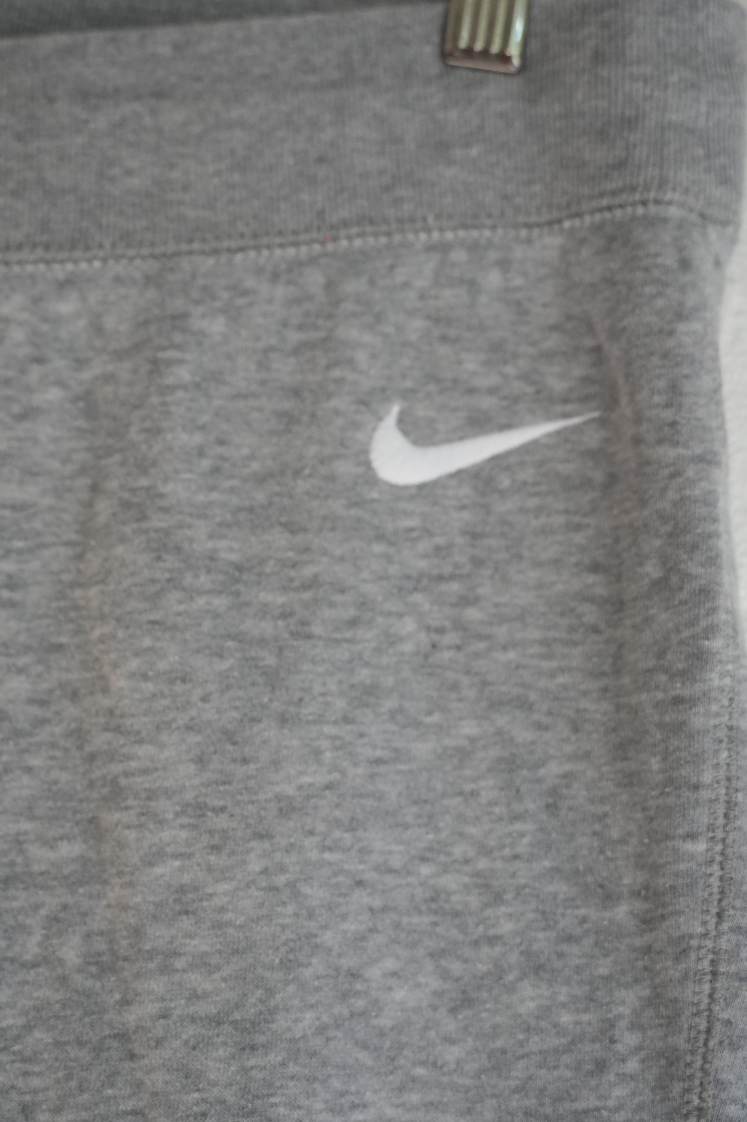 Nike Gray Cropped Fleece Capri Sweatpants with Swoosh Logo Size Medium
