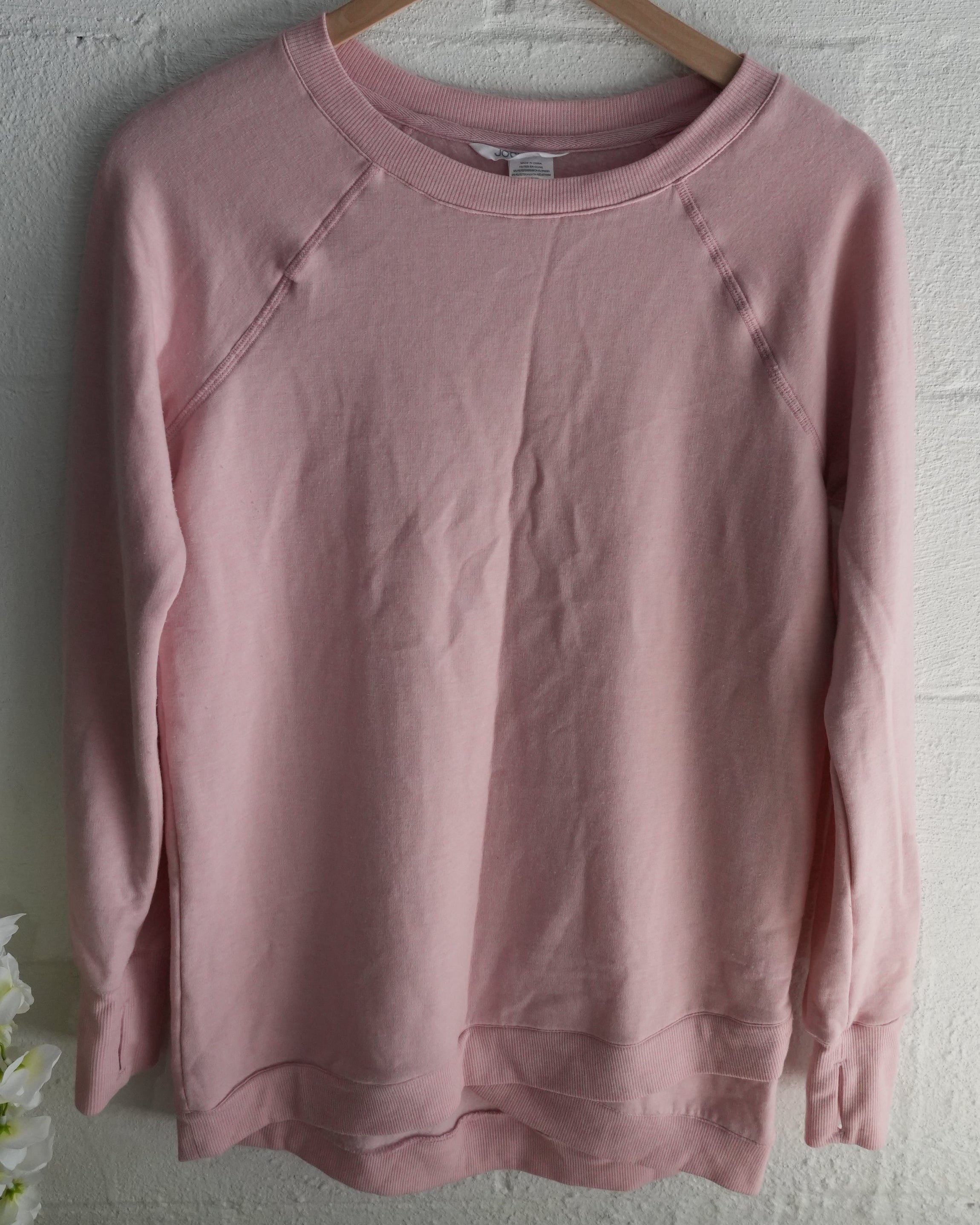 Jockey Pale Pink Raglan Crewneck Sweatshirt Size Small Sleeves have thumb holes