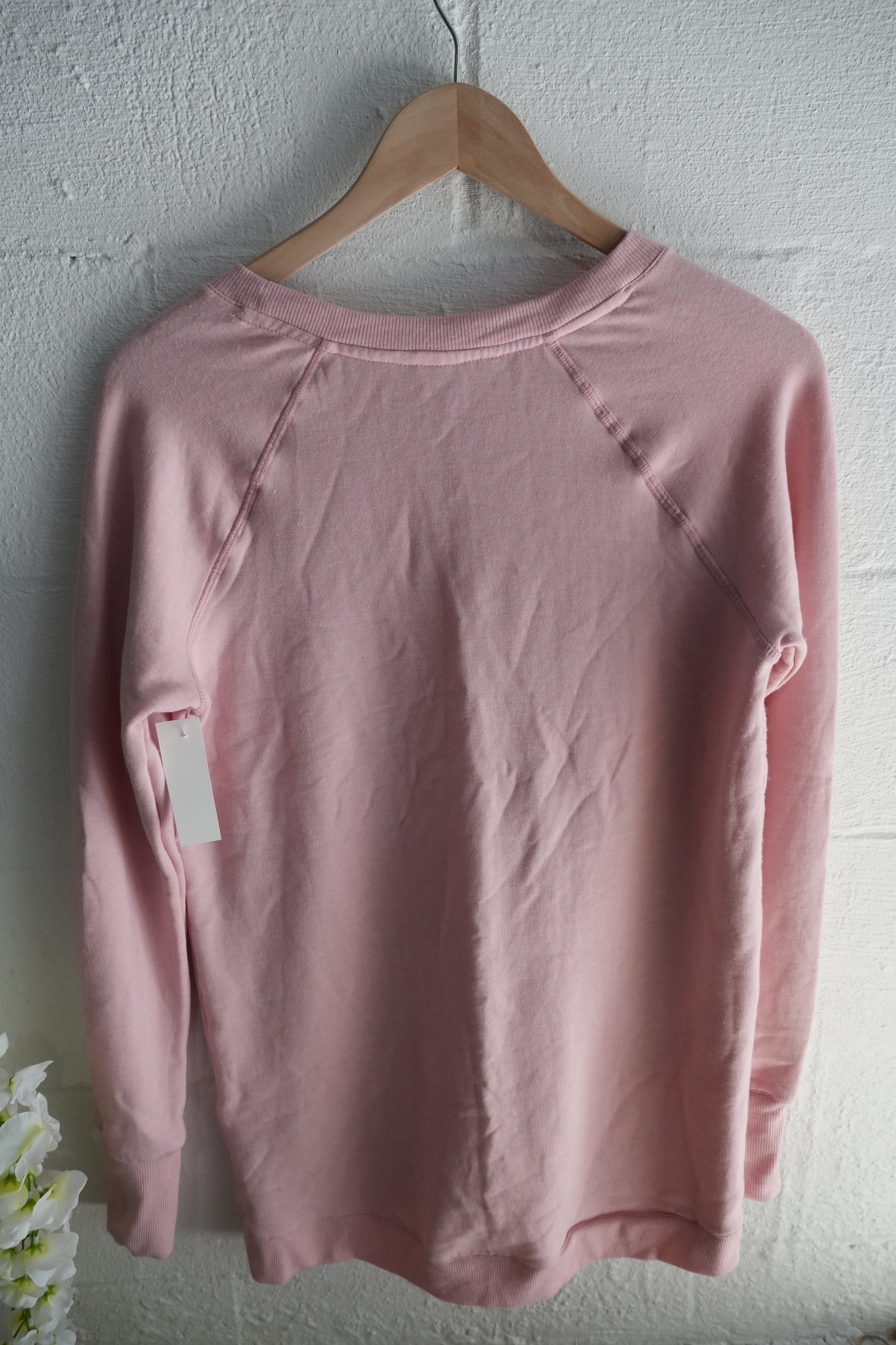 Jockey Pale Pink Raglan Crewneck Sweatshirt Size Small Sleeves have thumb holes