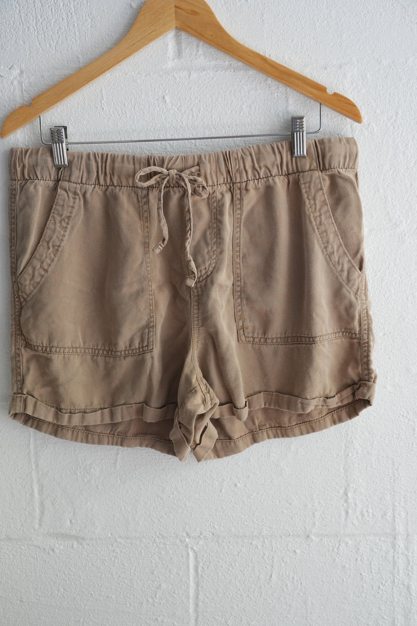 Gap Khaki Cuffed Shorts Size Medium
