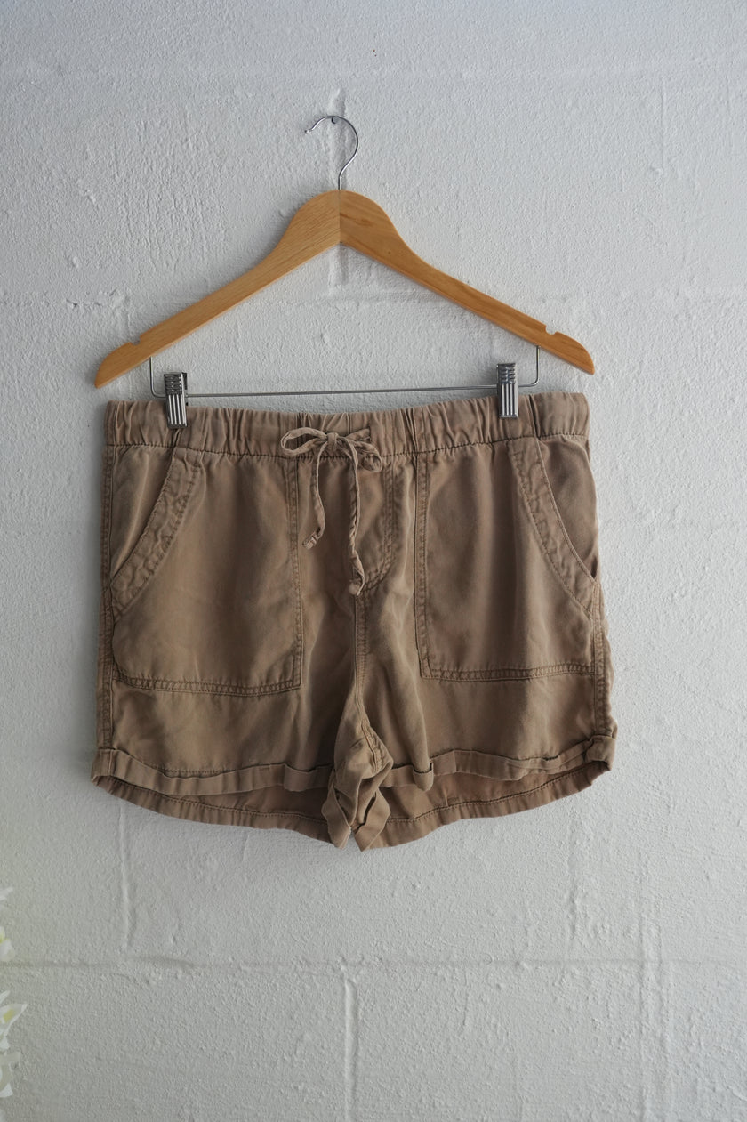 Gap Khaki Cuffed Shorts Size Medium
