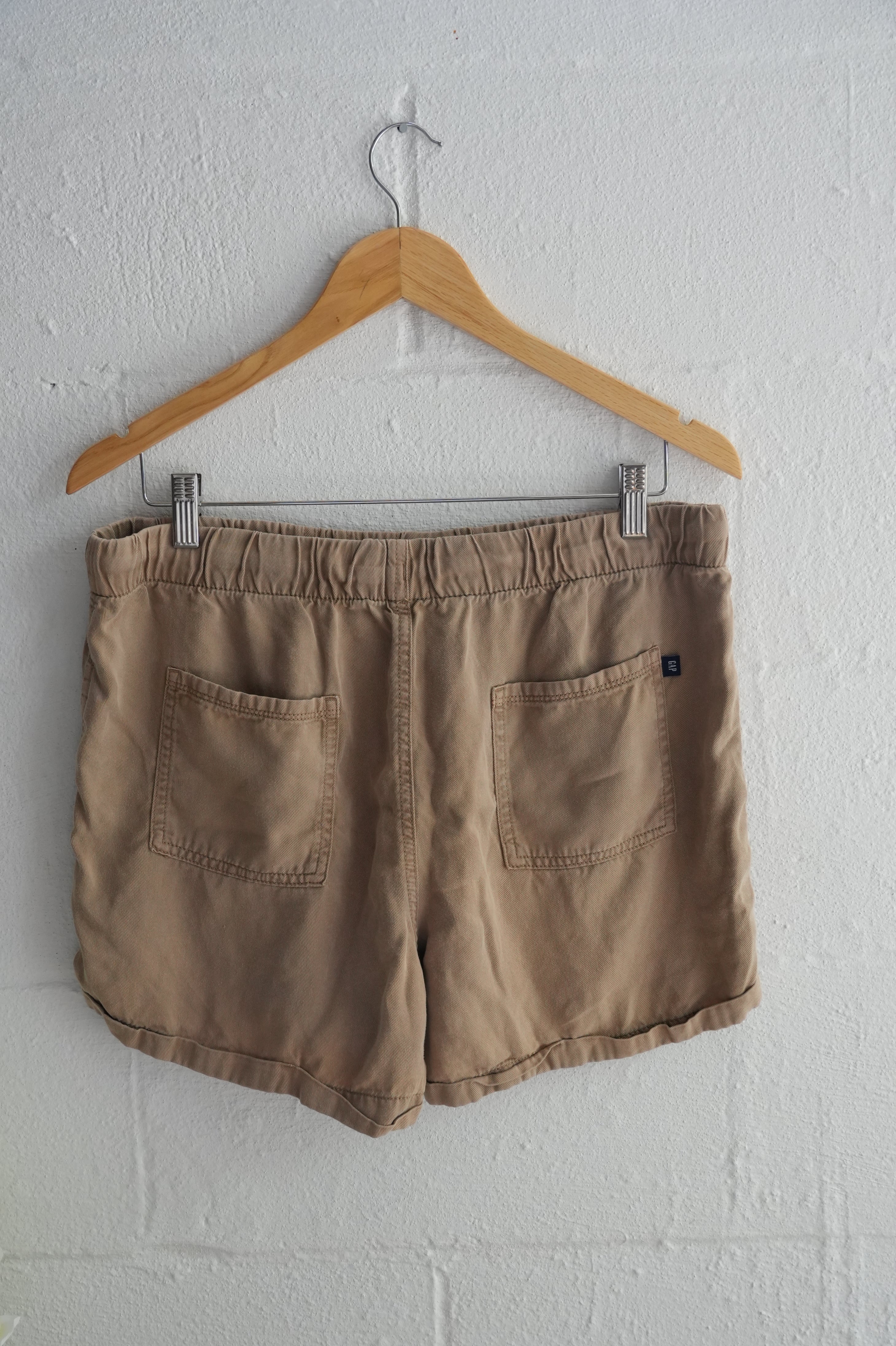 Gap Khaki Cuffed Shorts Size Medium