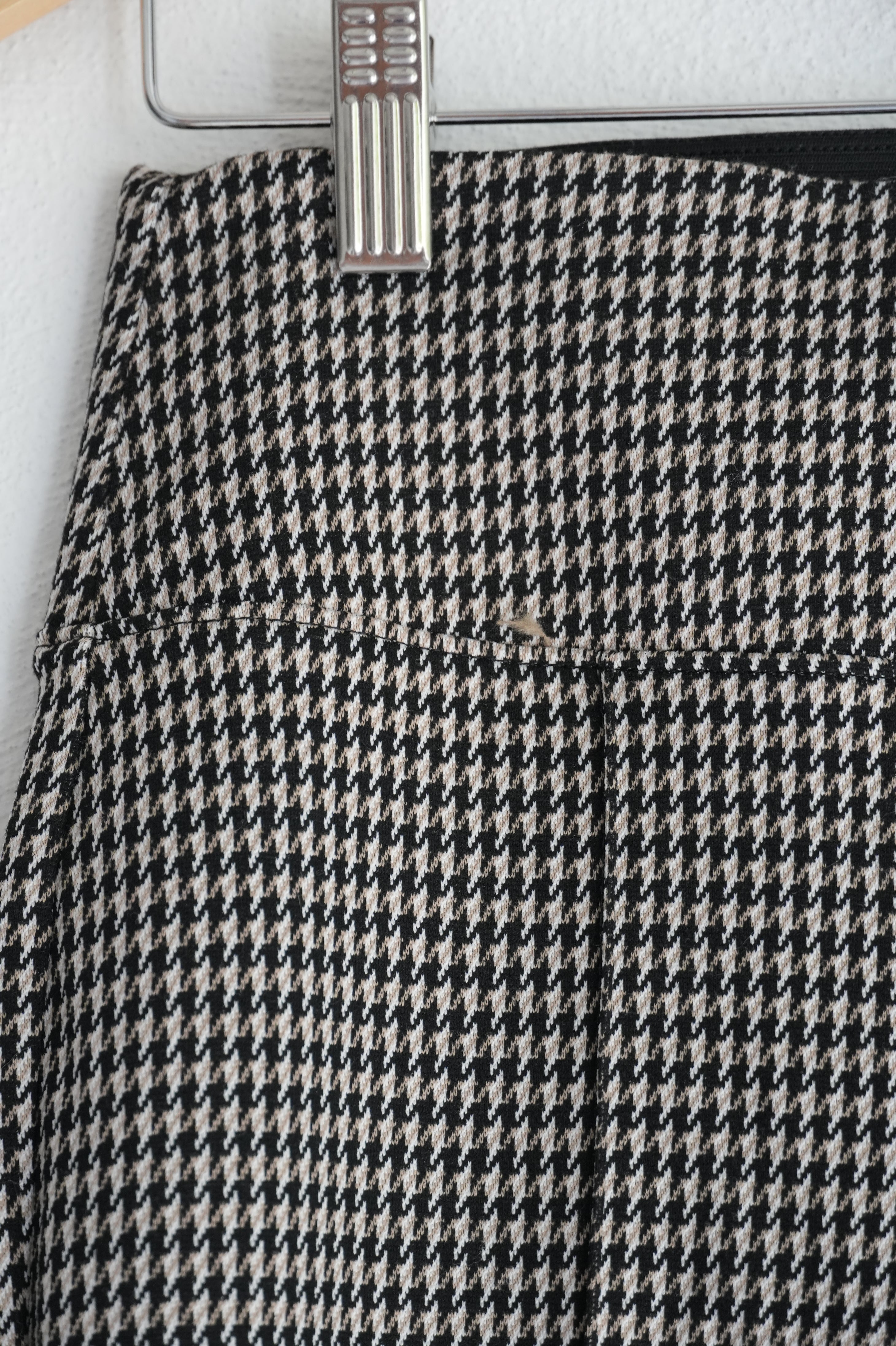 Houndstooth Pleated Slim Leg Trousers Size Medium