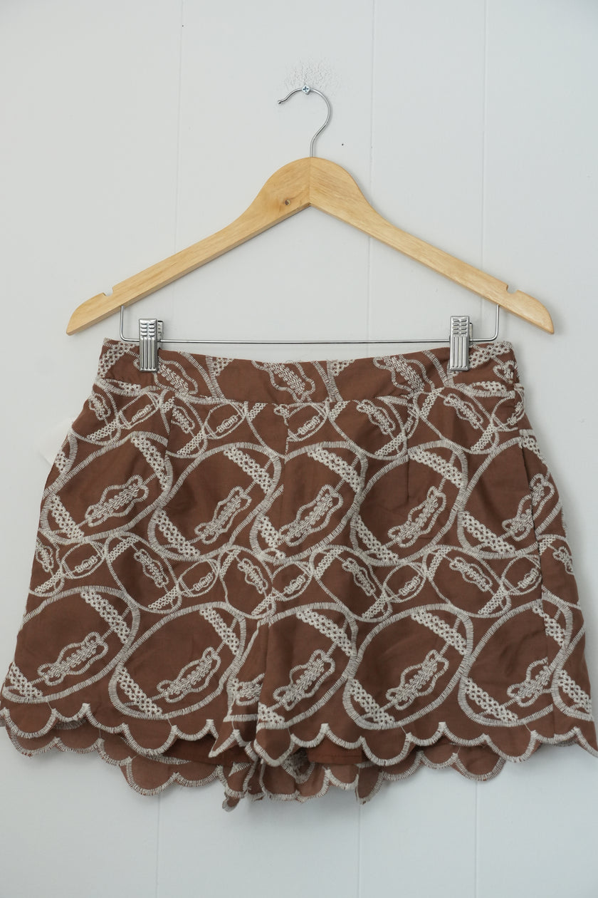 Rareraw Shorts Women Large Brown Embroidered Scallop Hem Lined Pockets