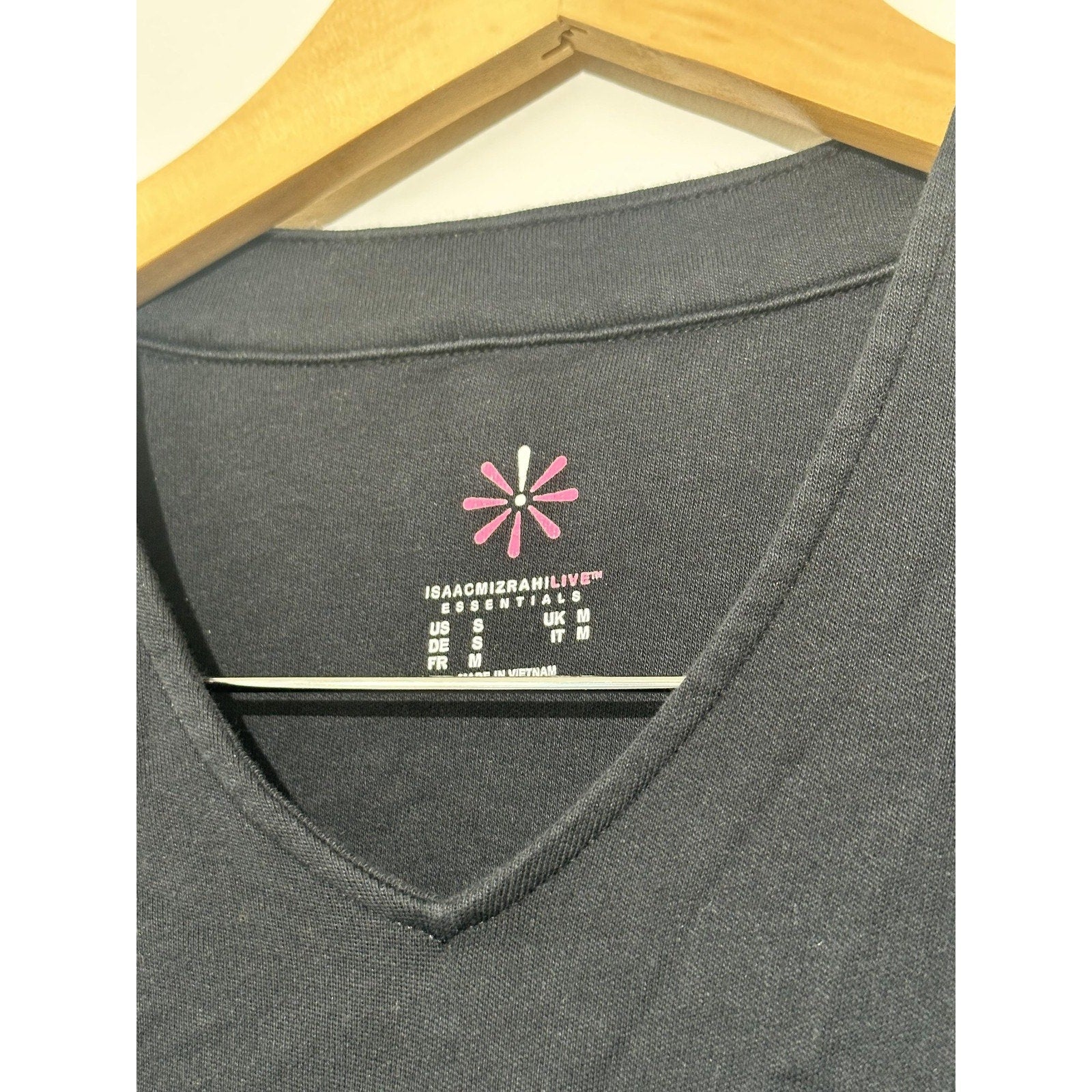 Isaac Mizrahi Live Shirt Womens Small Black V Neck Short Sleeve Tee Top