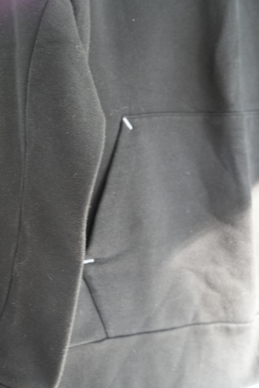 R Premium Black Sweatshirt Size Medium (38–40)