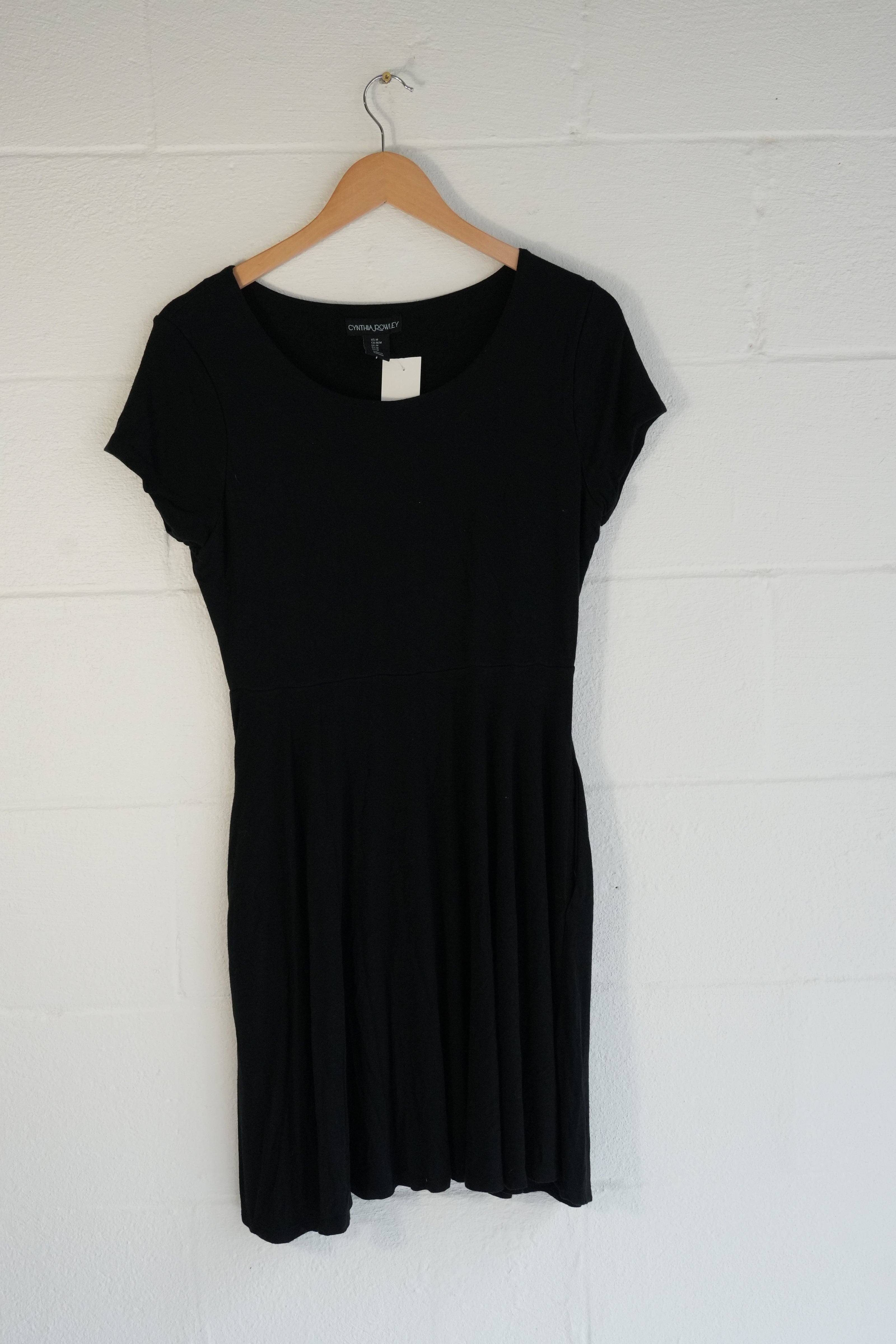 Cynthia Rowley Black Fit and Flare Short Sleeve Scoop Neck Midi Dress Womens M