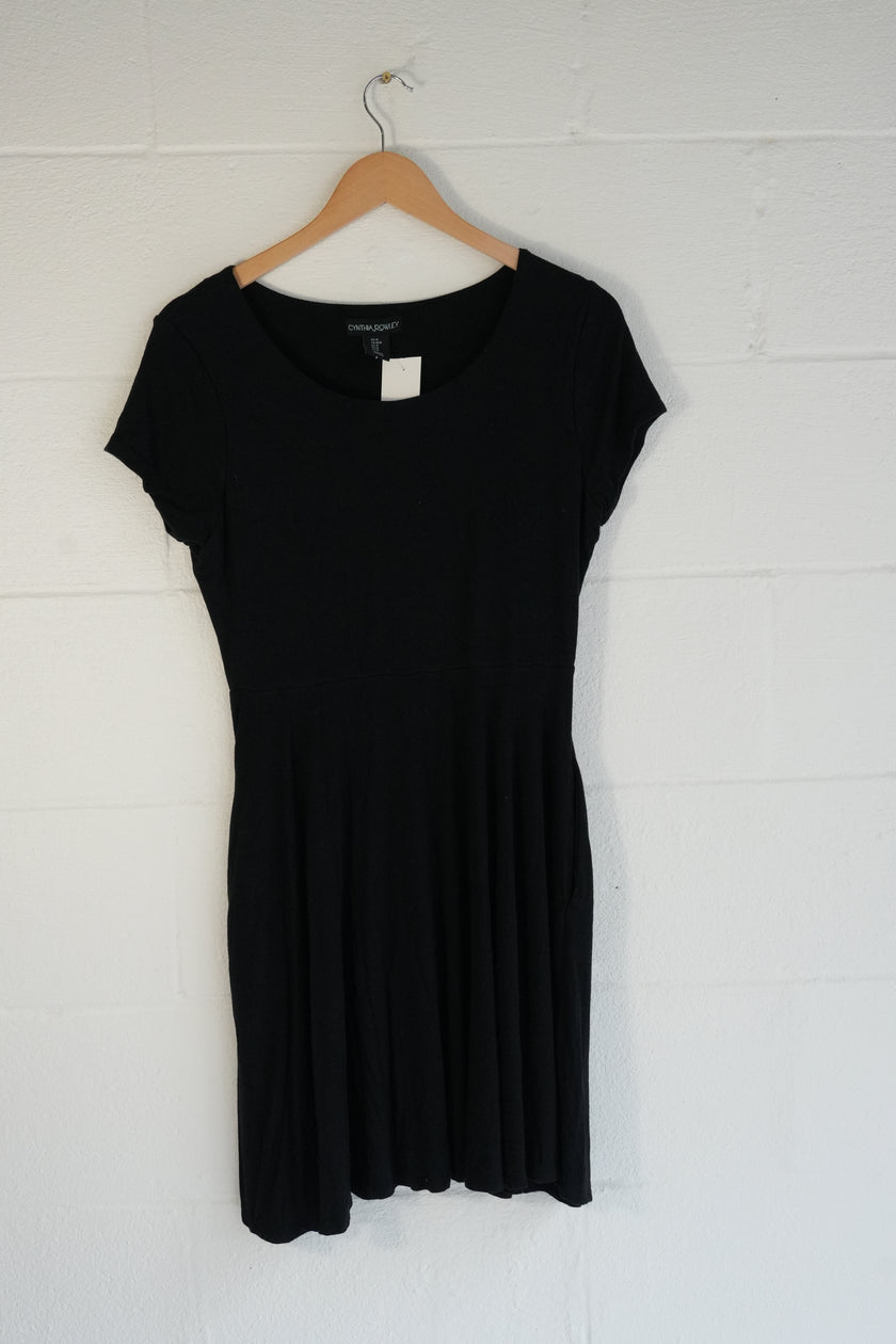Cynthia Rowley Black Fit and Flare Short Sleeve Scoop Neck Midi Dress Womens M