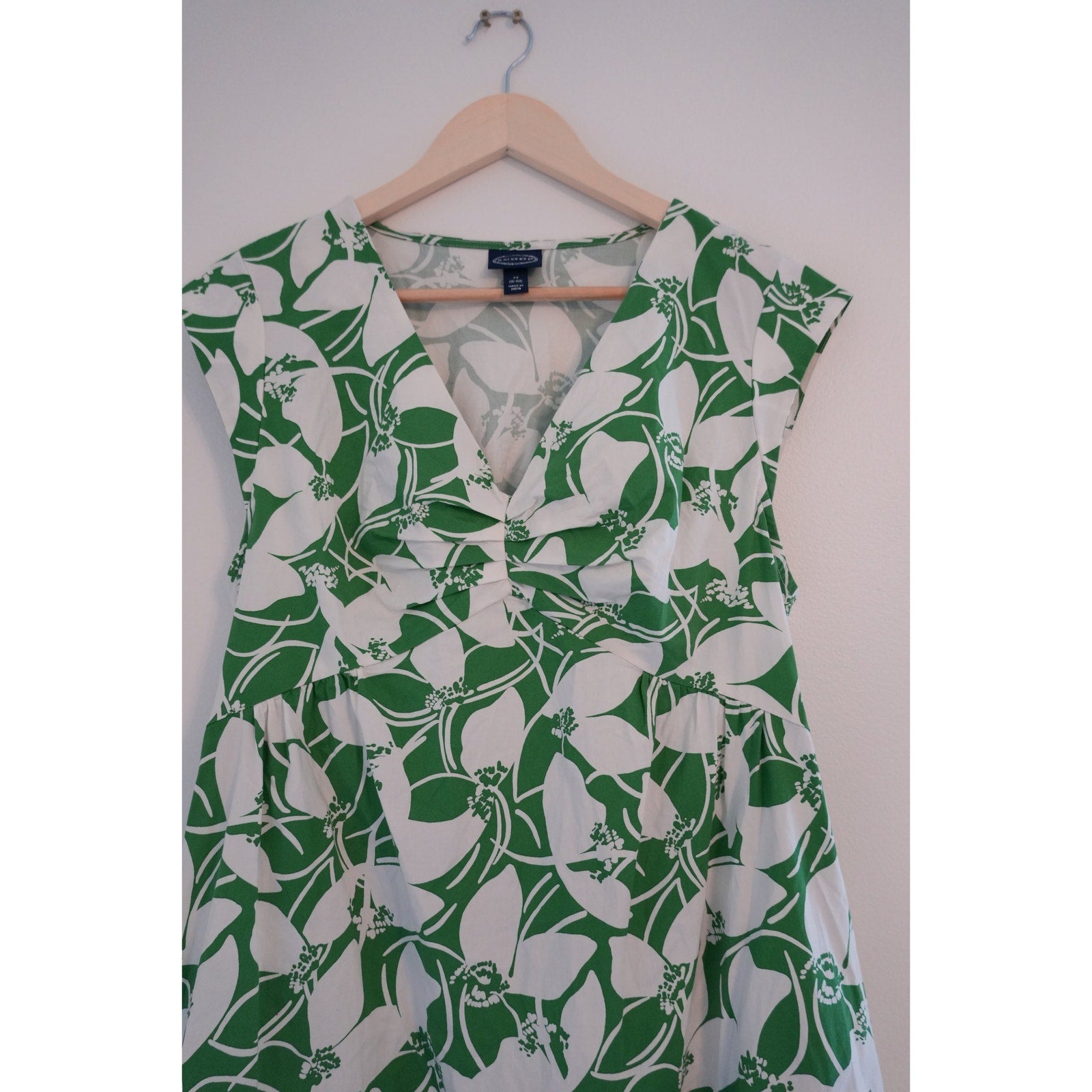 Scoop White and Green Dress Size Medium
