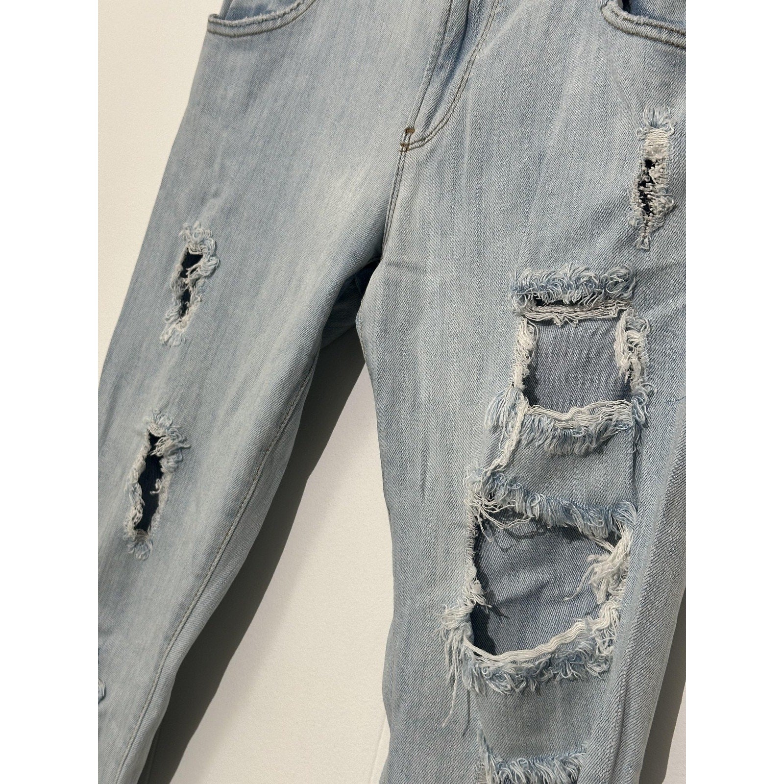 Guess Boyfriend Jeans Womens smallBlue Light Wash Distressed Cuffed Mid Rise
