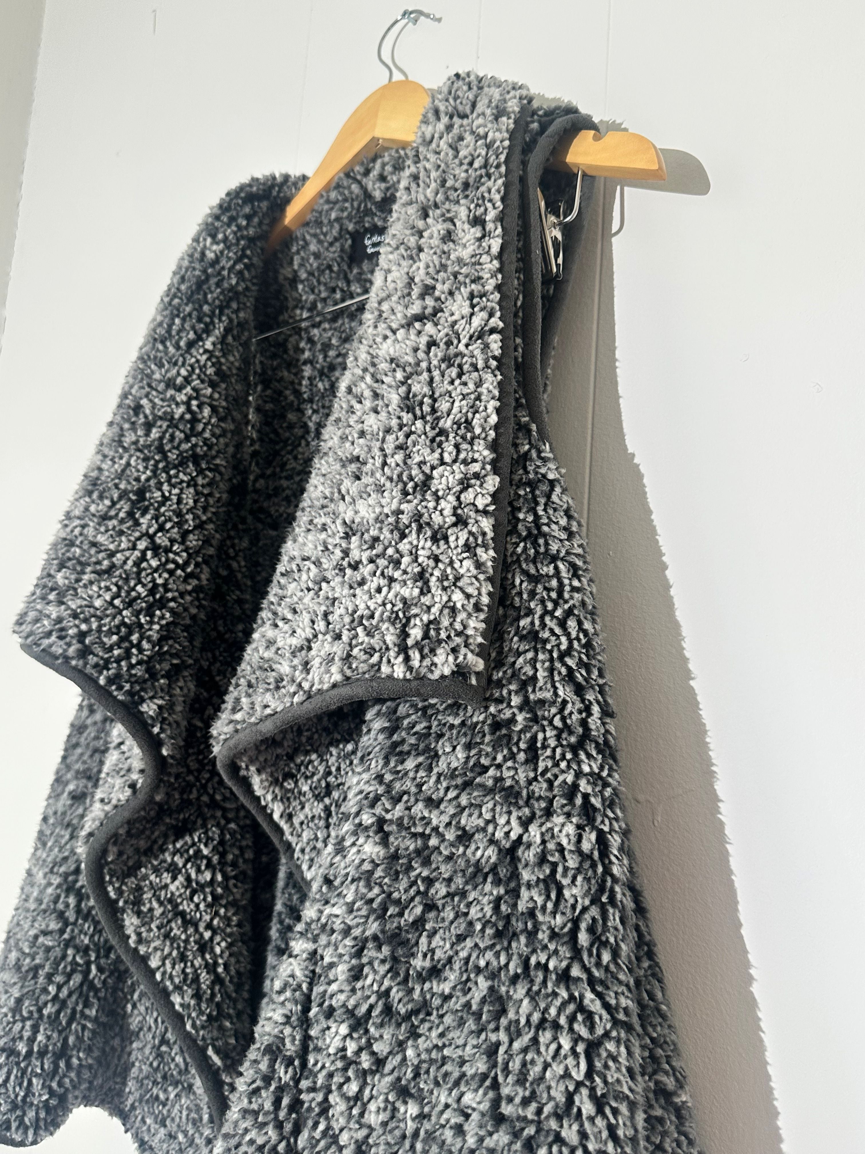 Fantastic Fawn Black Sherpa Sleeveless Size Large Cardigan
