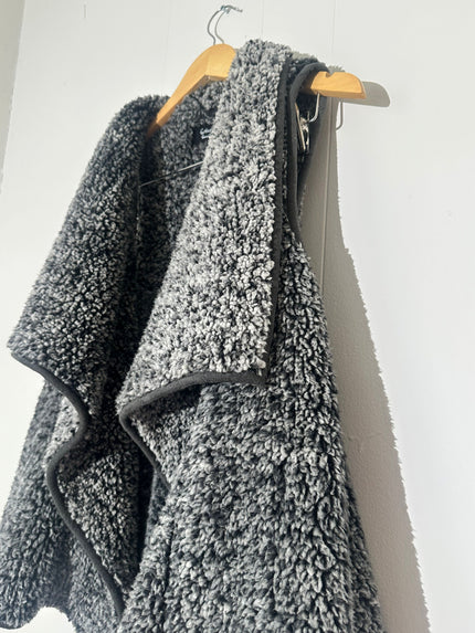 Fantastic Fawn Black Sherpa Sleeveless Size Large Cardigan