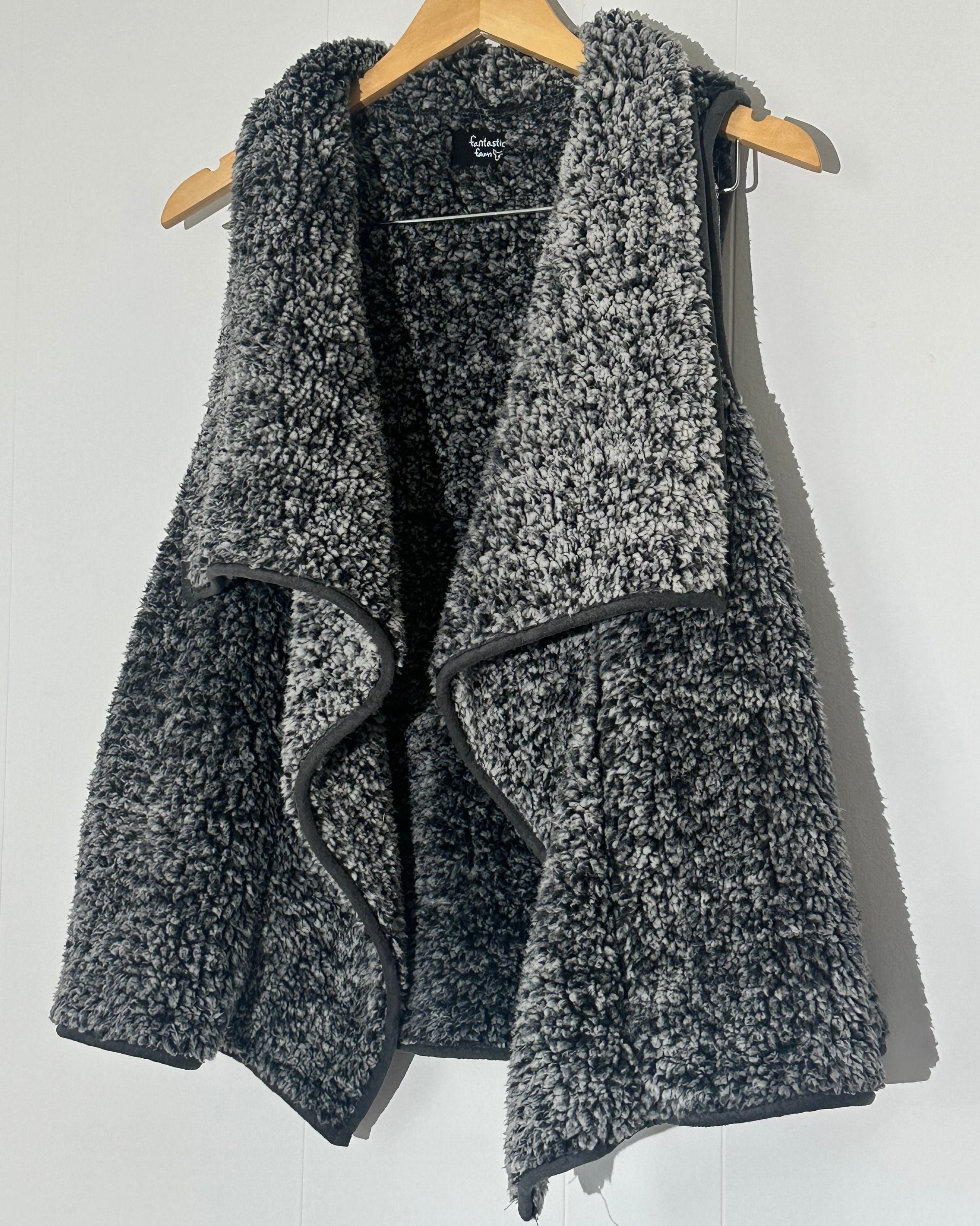Fantastic Fawn Black Sherpa Sleeveless Size Large Cardigan