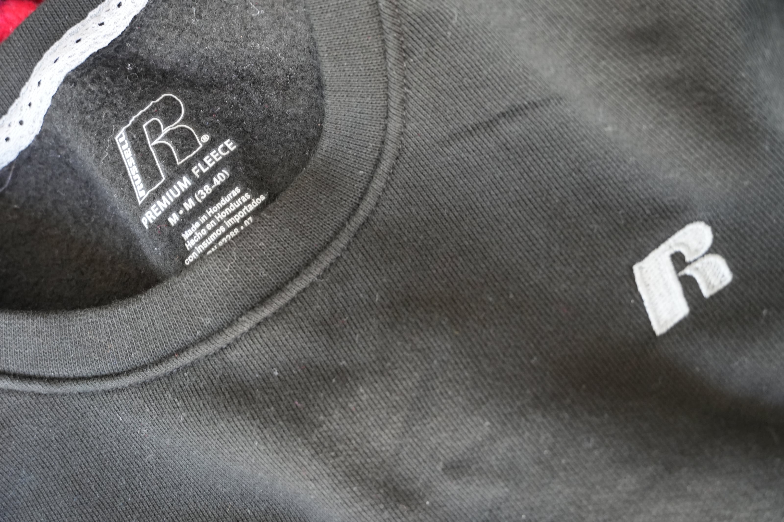 R Premium Black Sweatshirt Size Medium (38–40)
