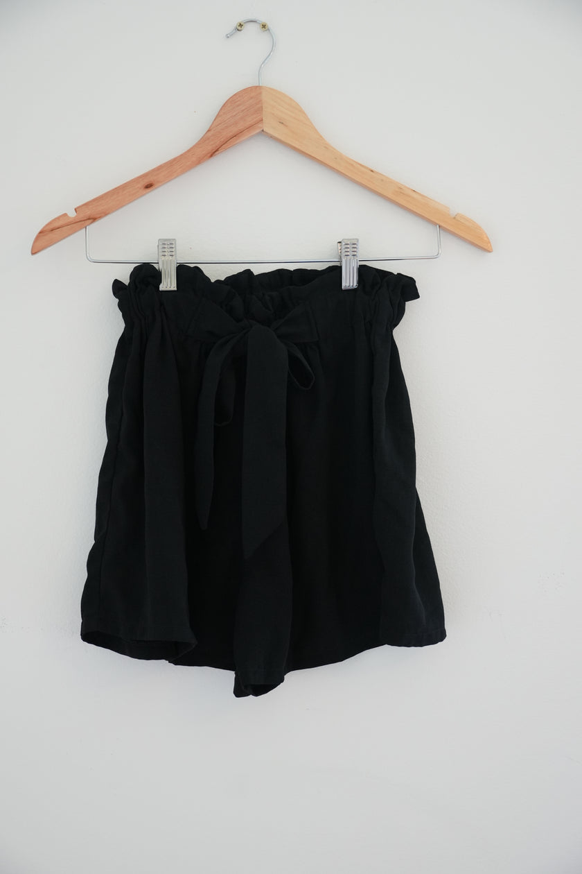 Shein Black Belted Shorts Size Medium