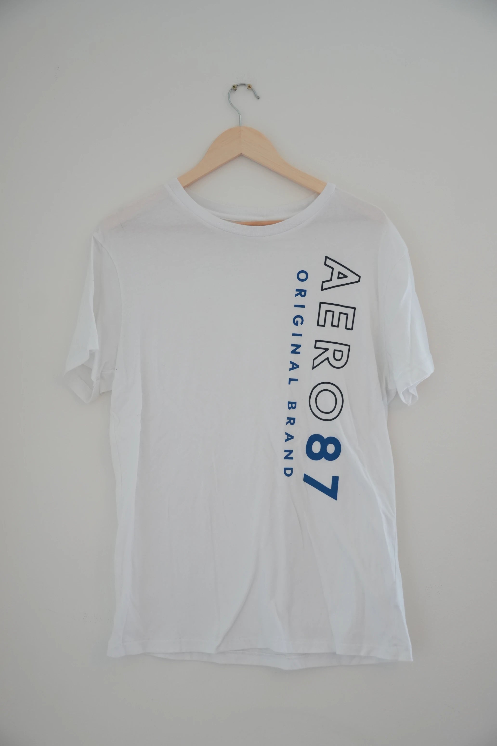 Men's Aeropostale White Graphic T-shirt Size Medium