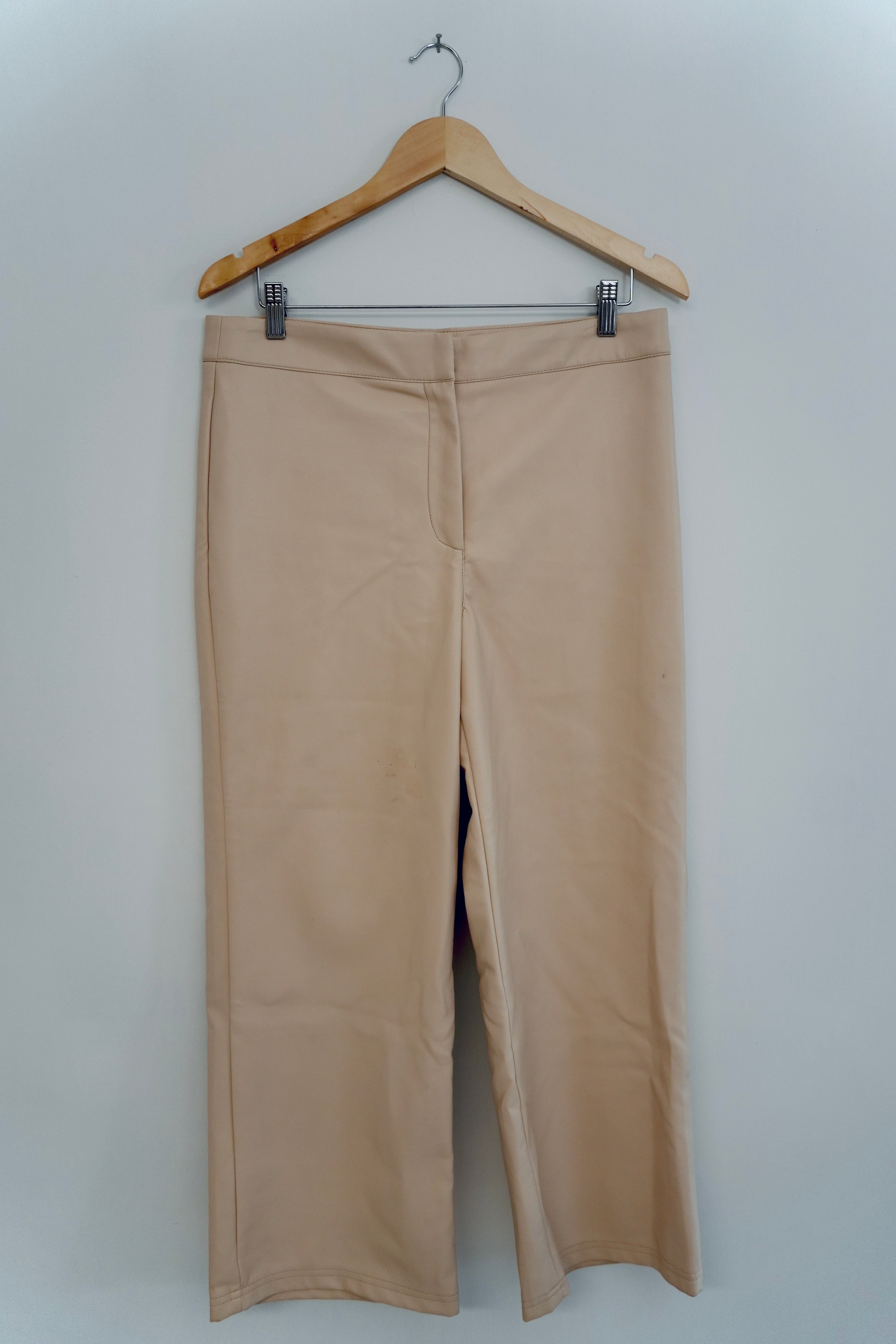 Bagatelle Collection Beige Faux Leather Pants Size Medium