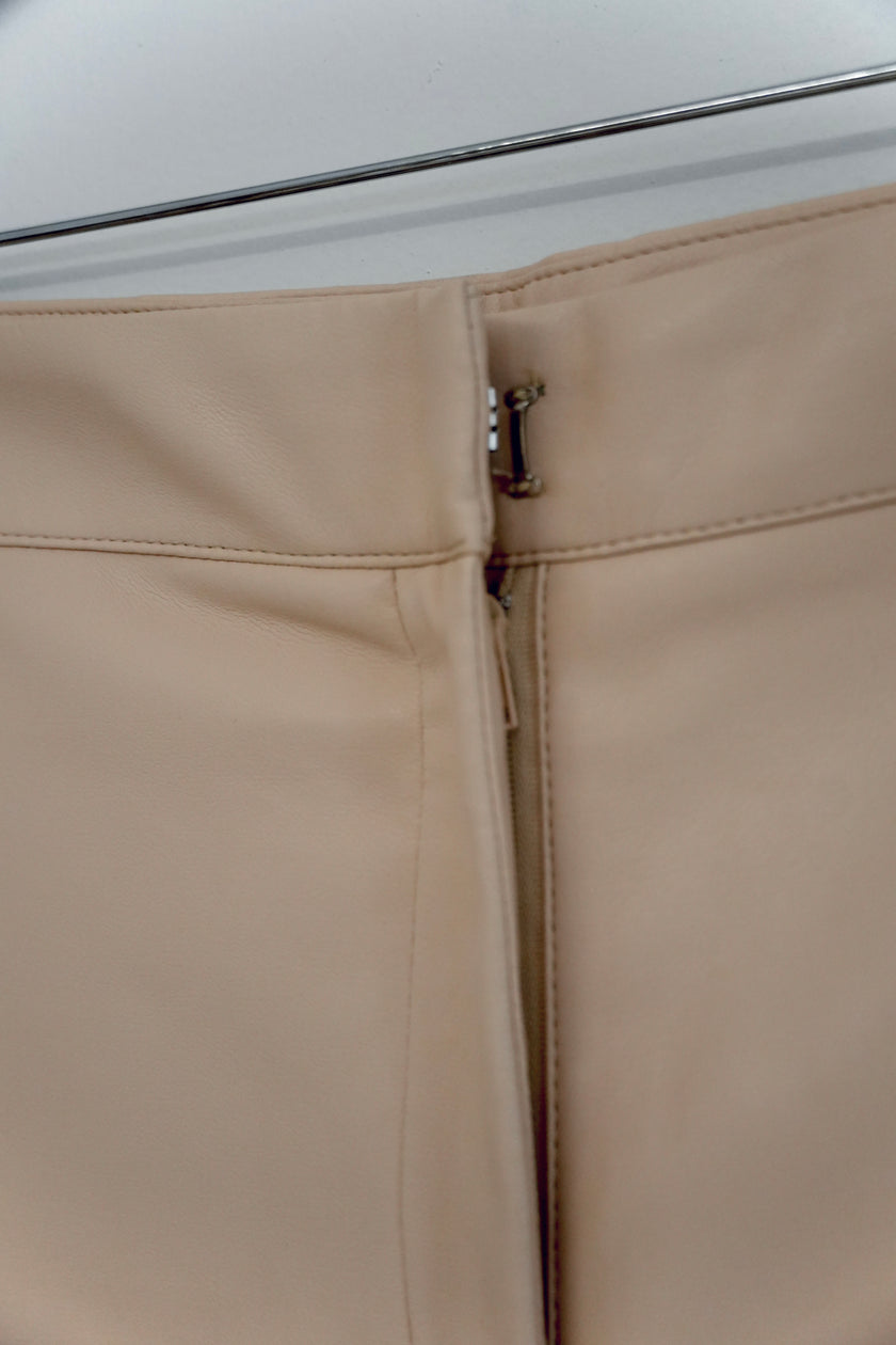 Bagatelle Collection Beige Faux Leather Pants Size Medium