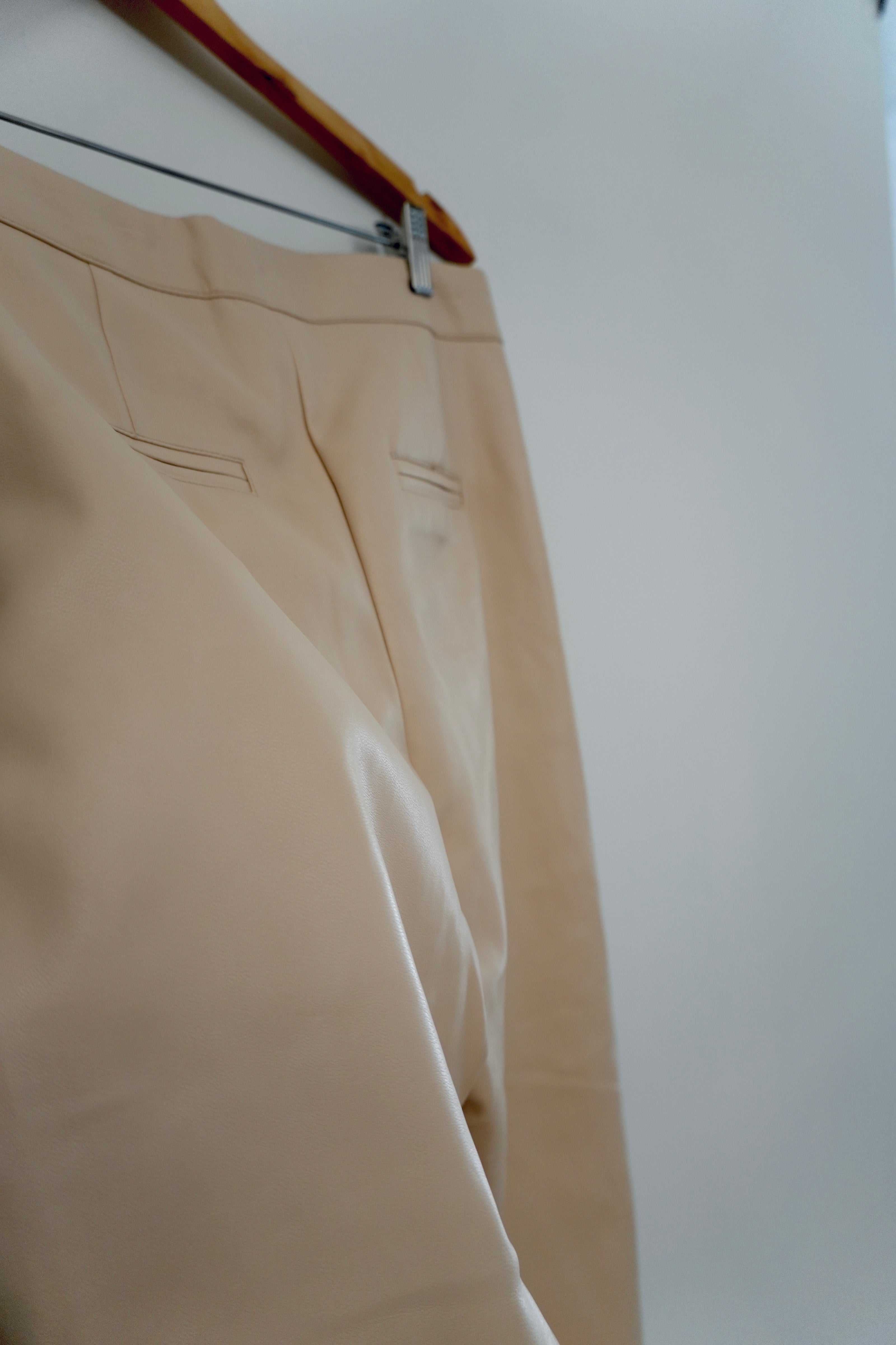 Bagatelle Collection Beige Faux Leather Pants Size Medium