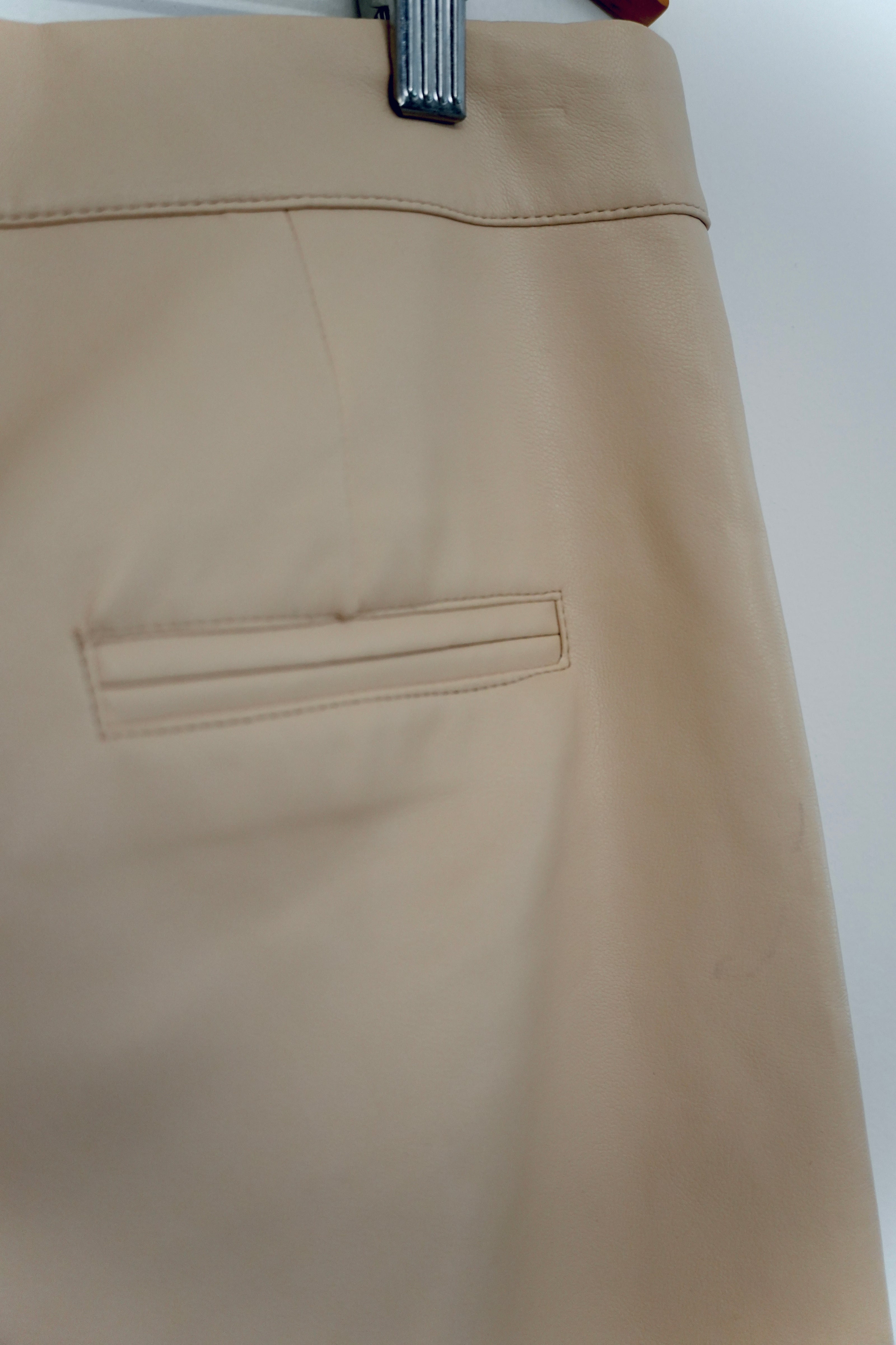 Bagatelle Collection Beige Faux Leather Pants Size Medium