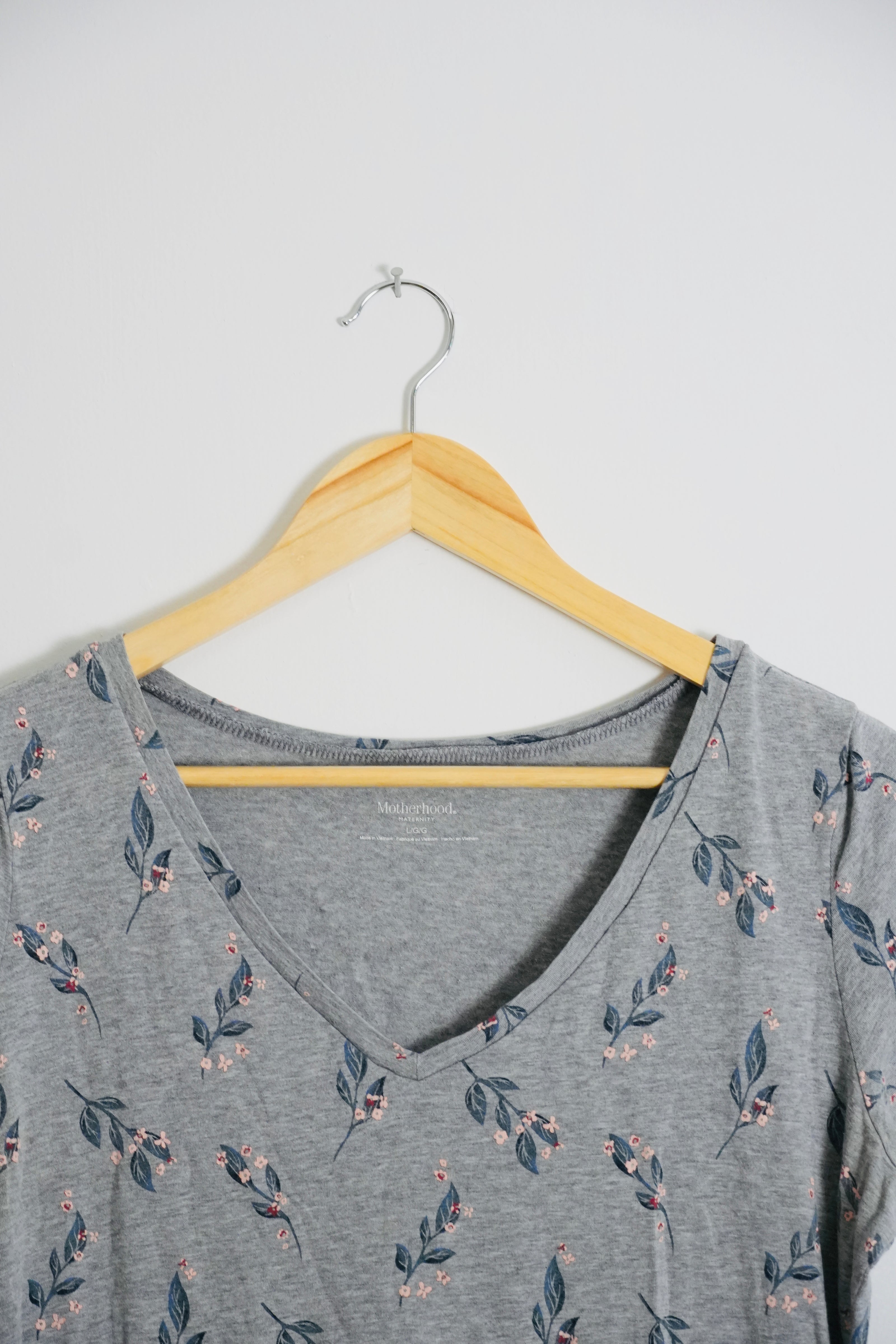Motherhood Grey and Floral V-Neck T-Shirt Size Large