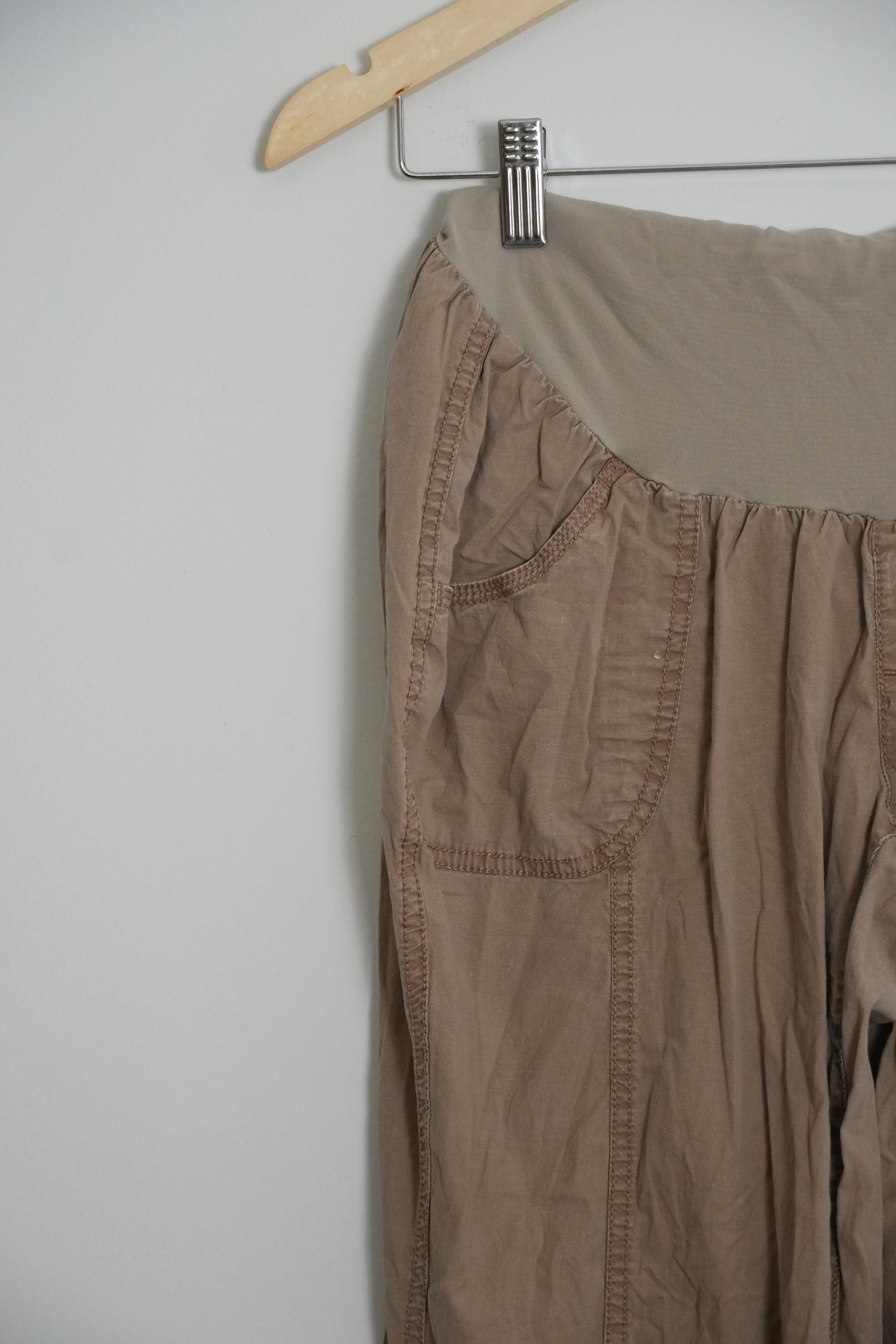 Maternity Rollup Cargo Khaki Pant Size Large - Oh Baby by Motherhood