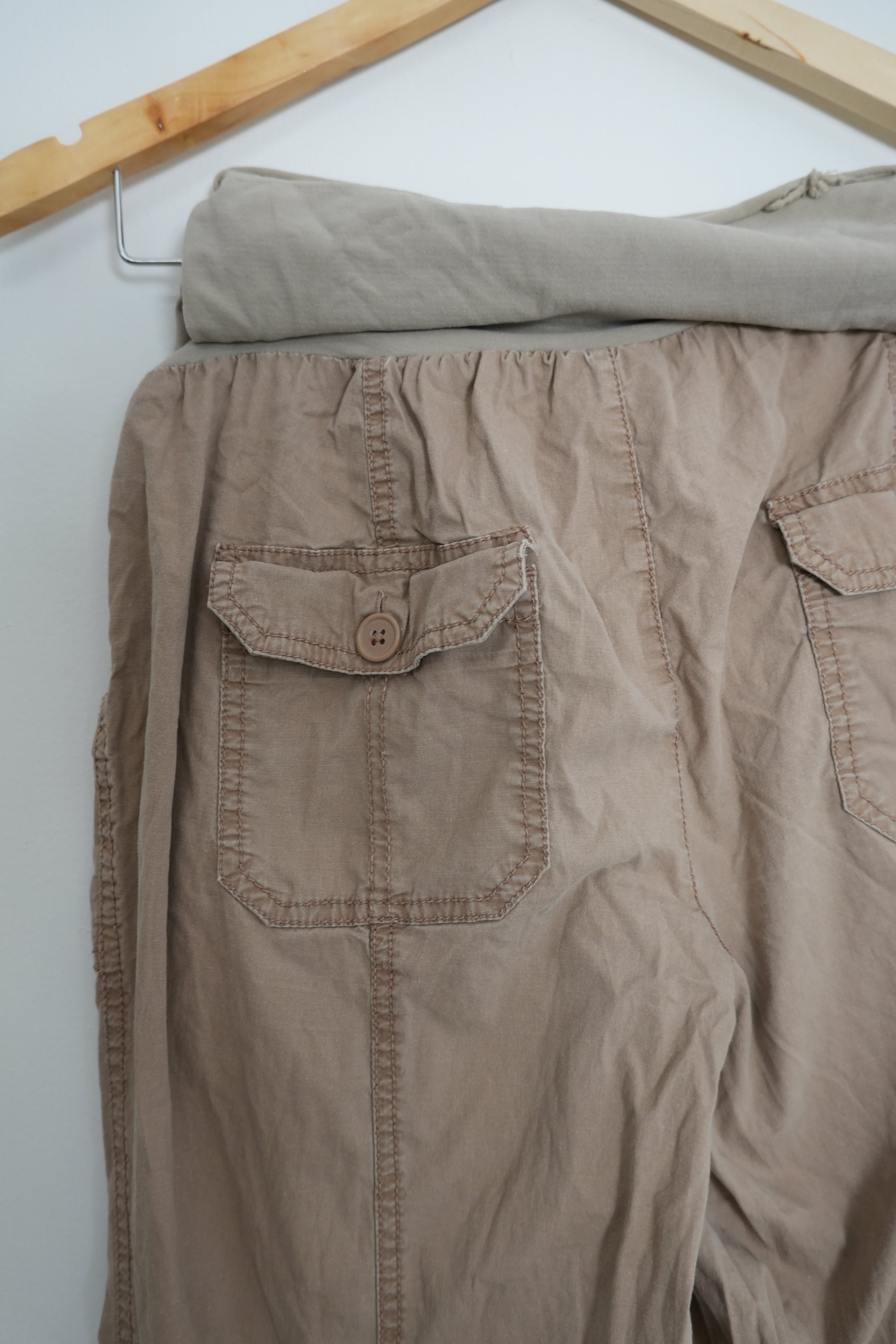 Maternity Rollup Cargo Khaki Pant Size Large - Oh Baby by Motherhood