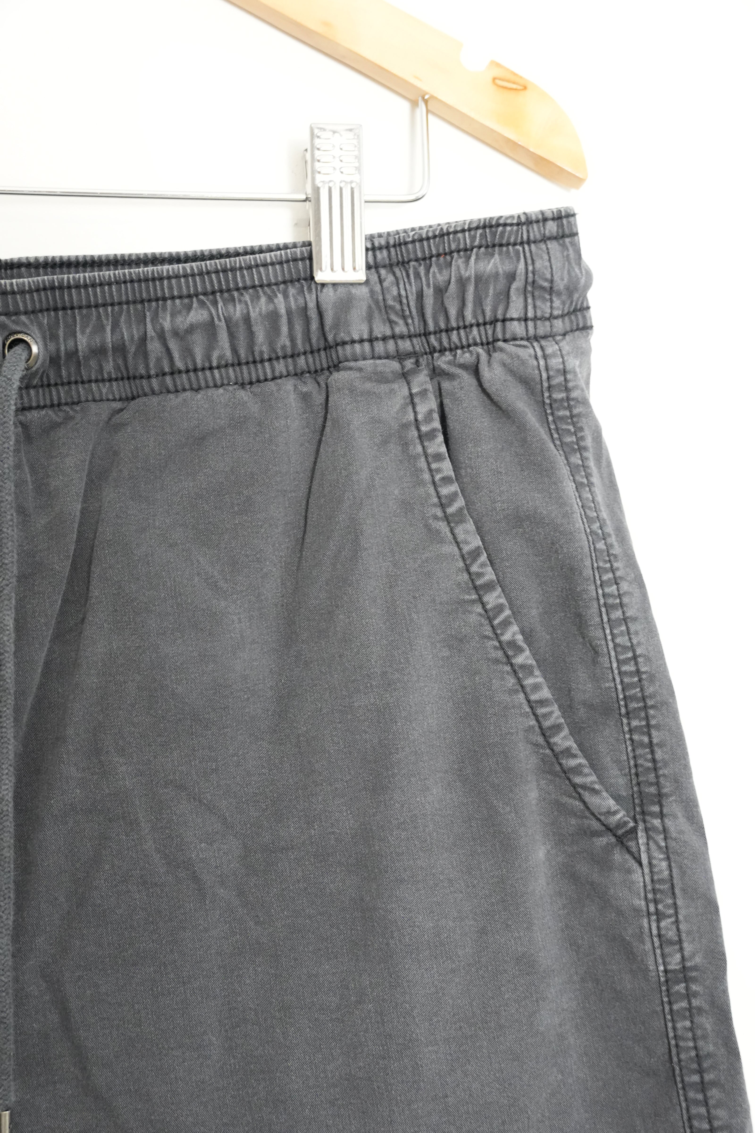 American Eagle Shorts Women Medium Gray Elastic Waist Drawstring Casual