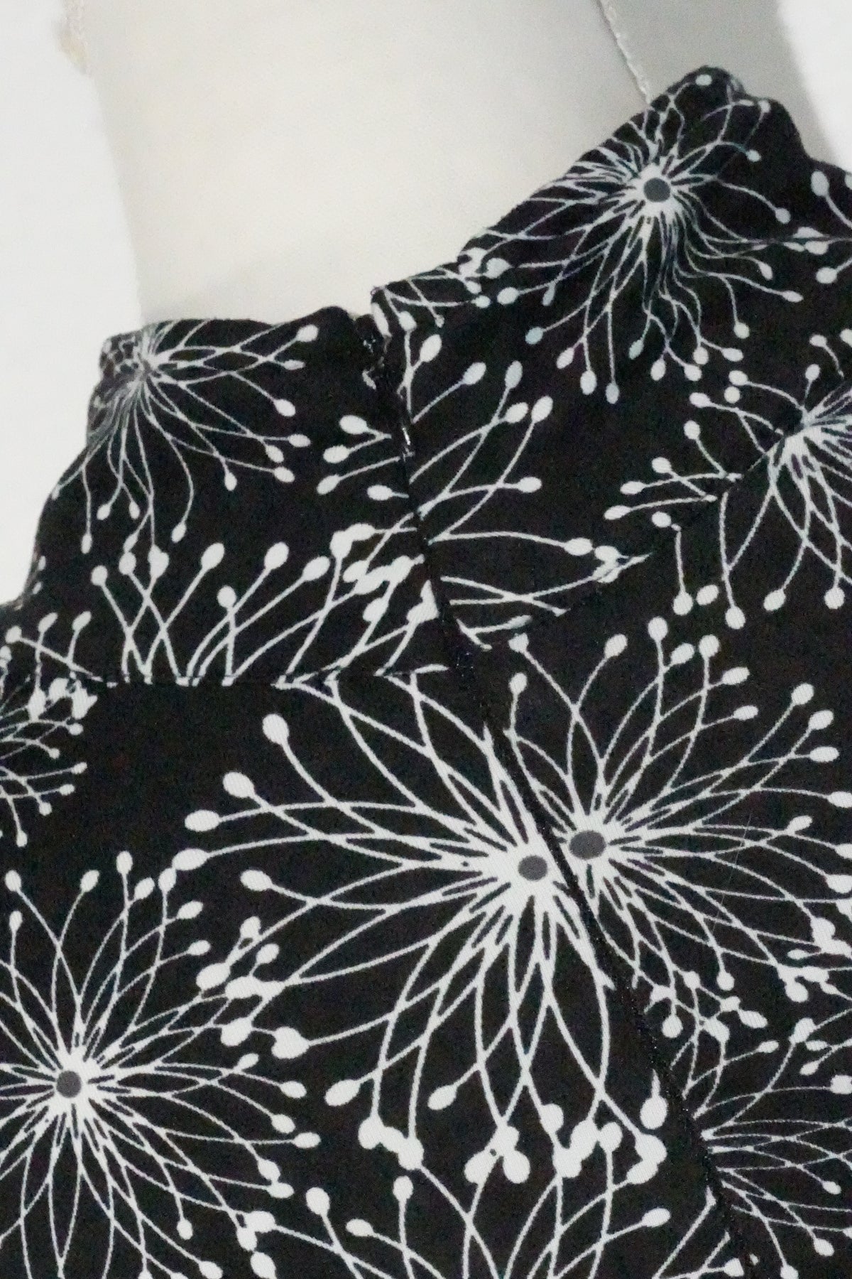 Soybu Dress Women Medium Black White Floral Print Mock Neck Long Sleeve Keyhole