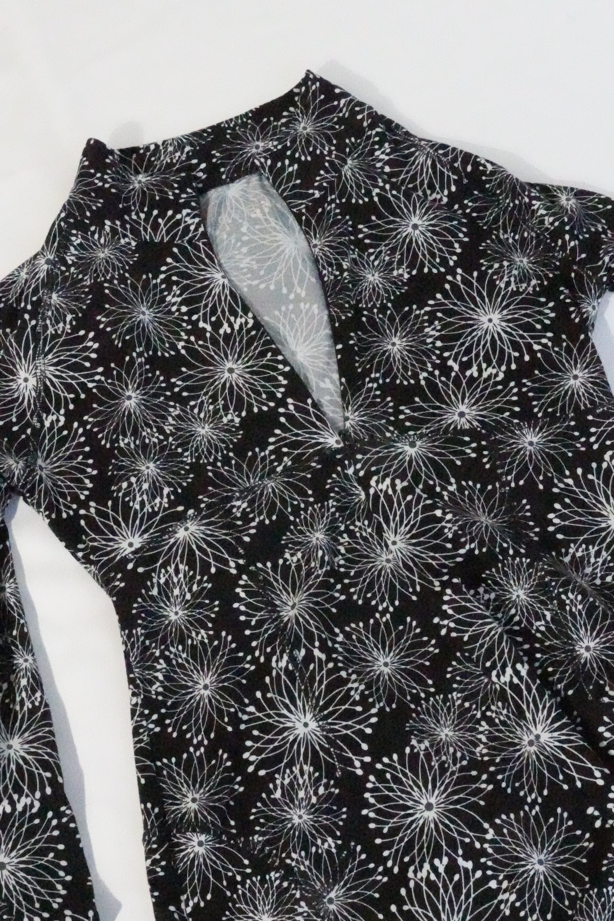 Soybu Dress Women Medium Black White Floral Print Mock Neck Long Sleeve Keyhole