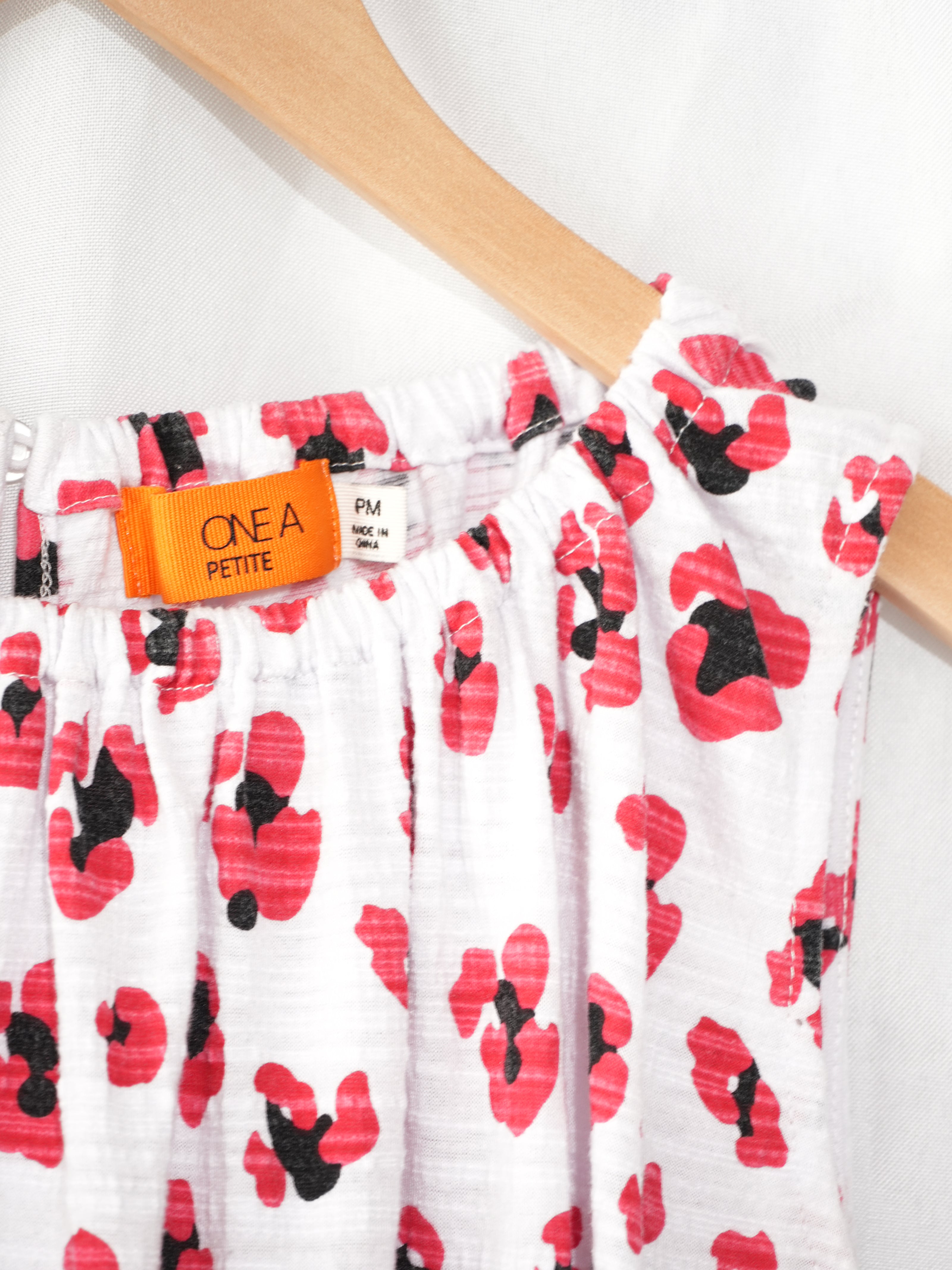 One A Blouse Womens Petite Medium White Red Abstract Floral Smocked Hem Top