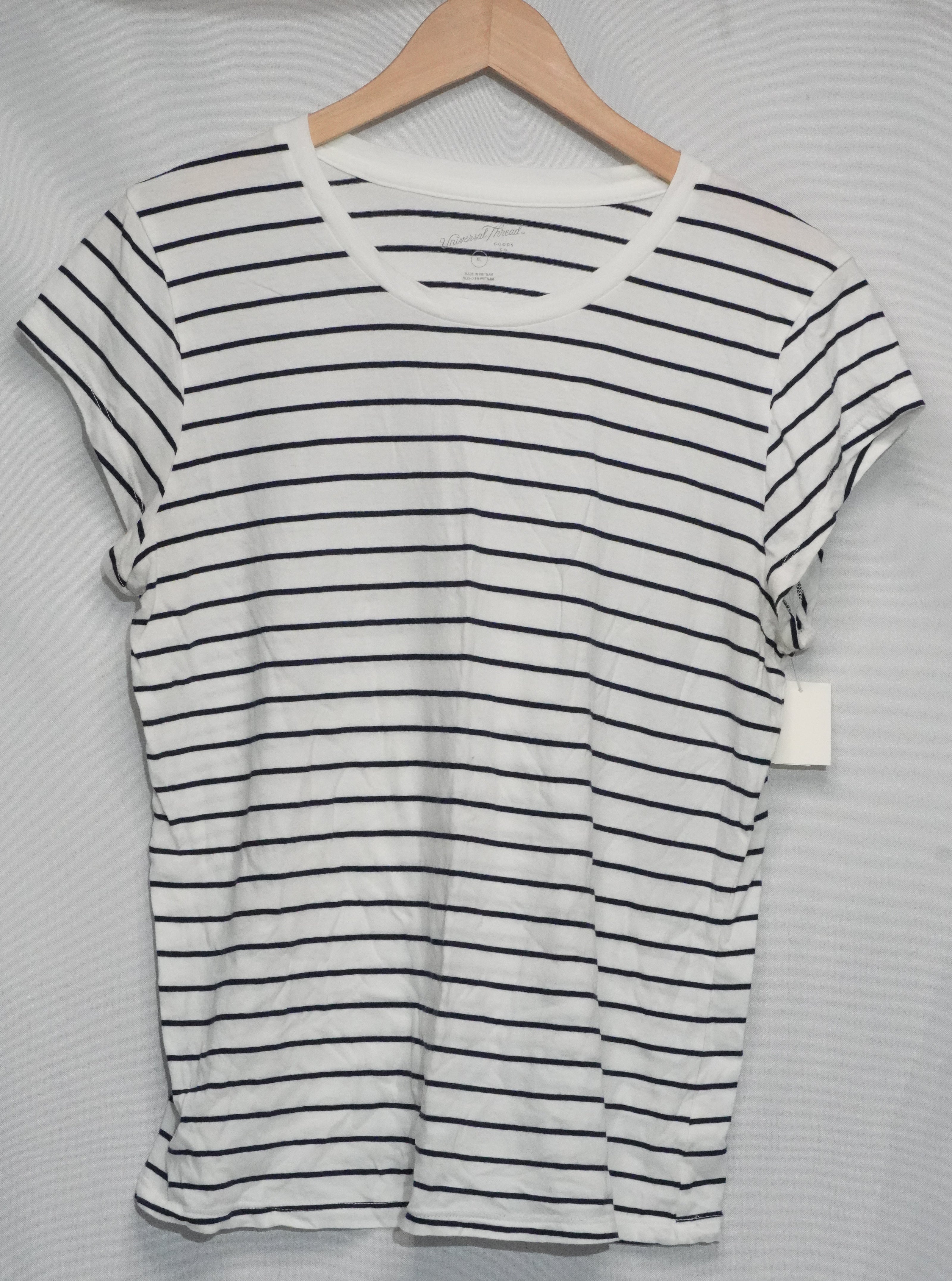 Universal Thread T-Shirt Women Extra Large White Navy Blue Striped Crew Neck Tee