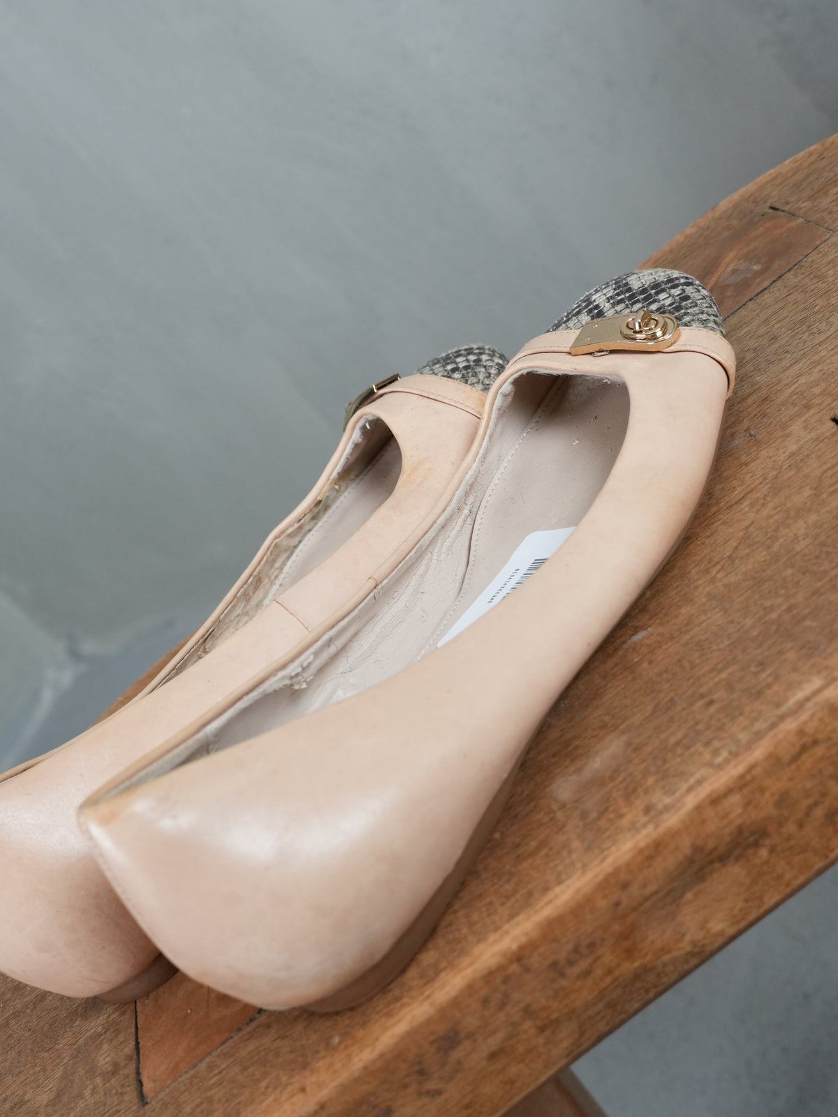 Coach Ballet Flats Women Size 6 Beige Snakeskin Toe Turnlock Leather Vintage Y2K
