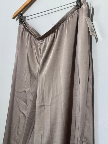 A new Day Taupe Flowing lounge pants XL