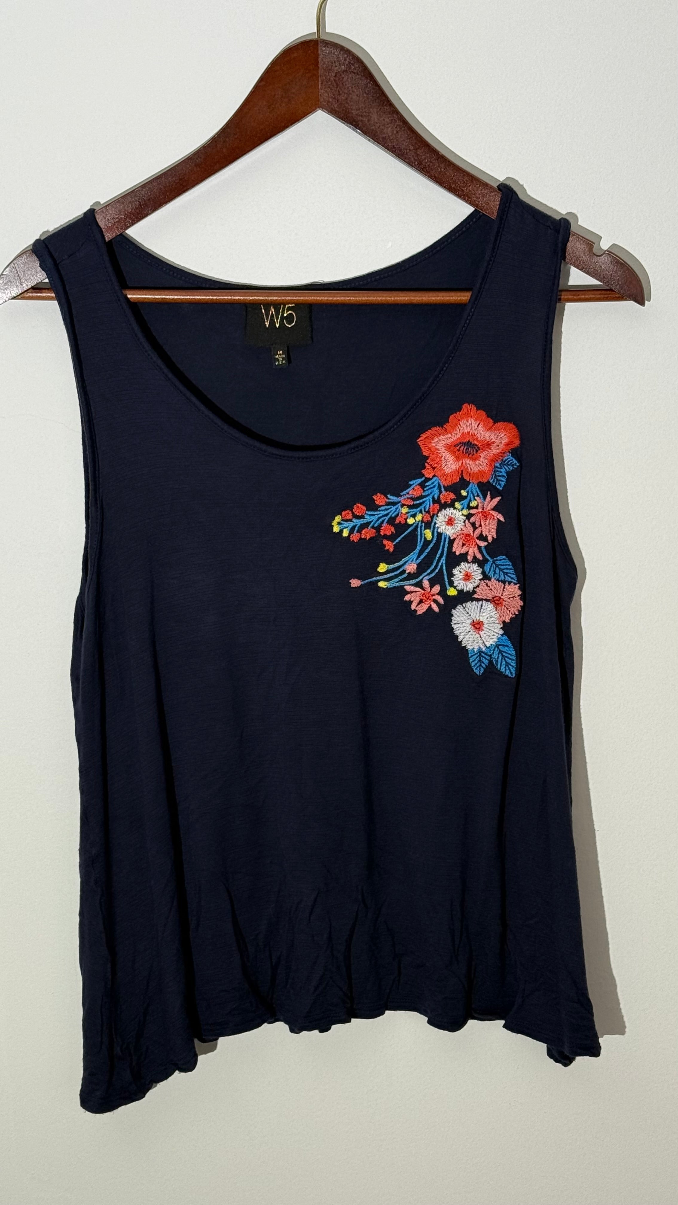 W5 Navy Floral Embroidered Scoop Neck Sleeveless Knit Tank Top, Size Medium