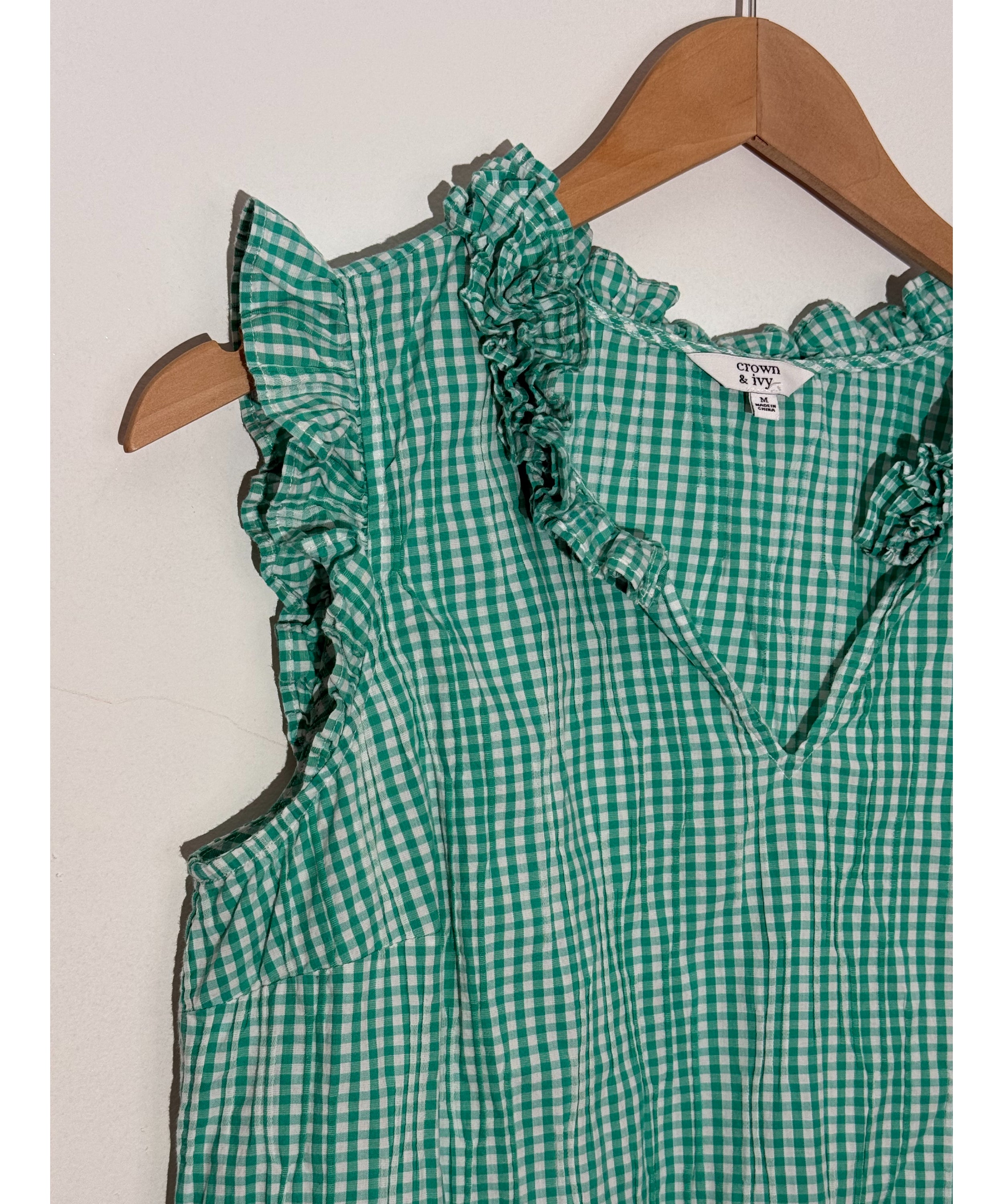 Crown & Ivy Green Gingham Ruffle V-Neck Sleeveless Top Regular Fit Size Medium