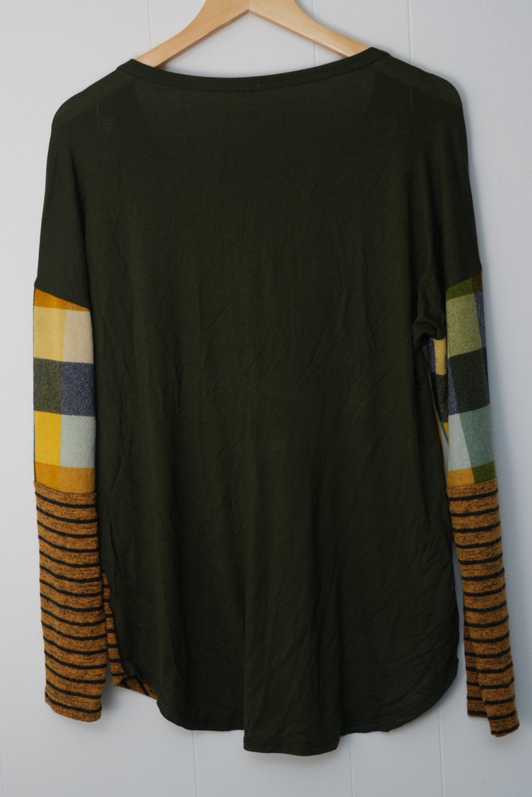 Green and Plaid Button Up long Sleeve Blouse Size Large