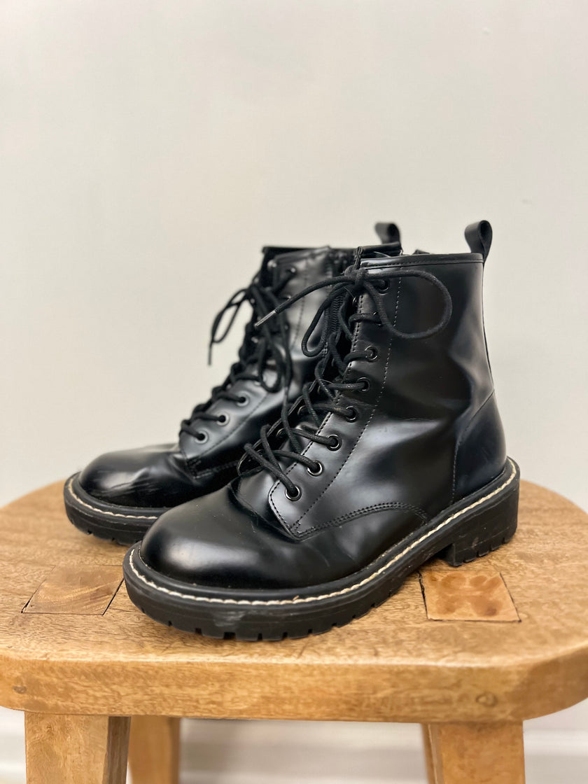 Women’s Black Lace-Up Combat Boots Size 8