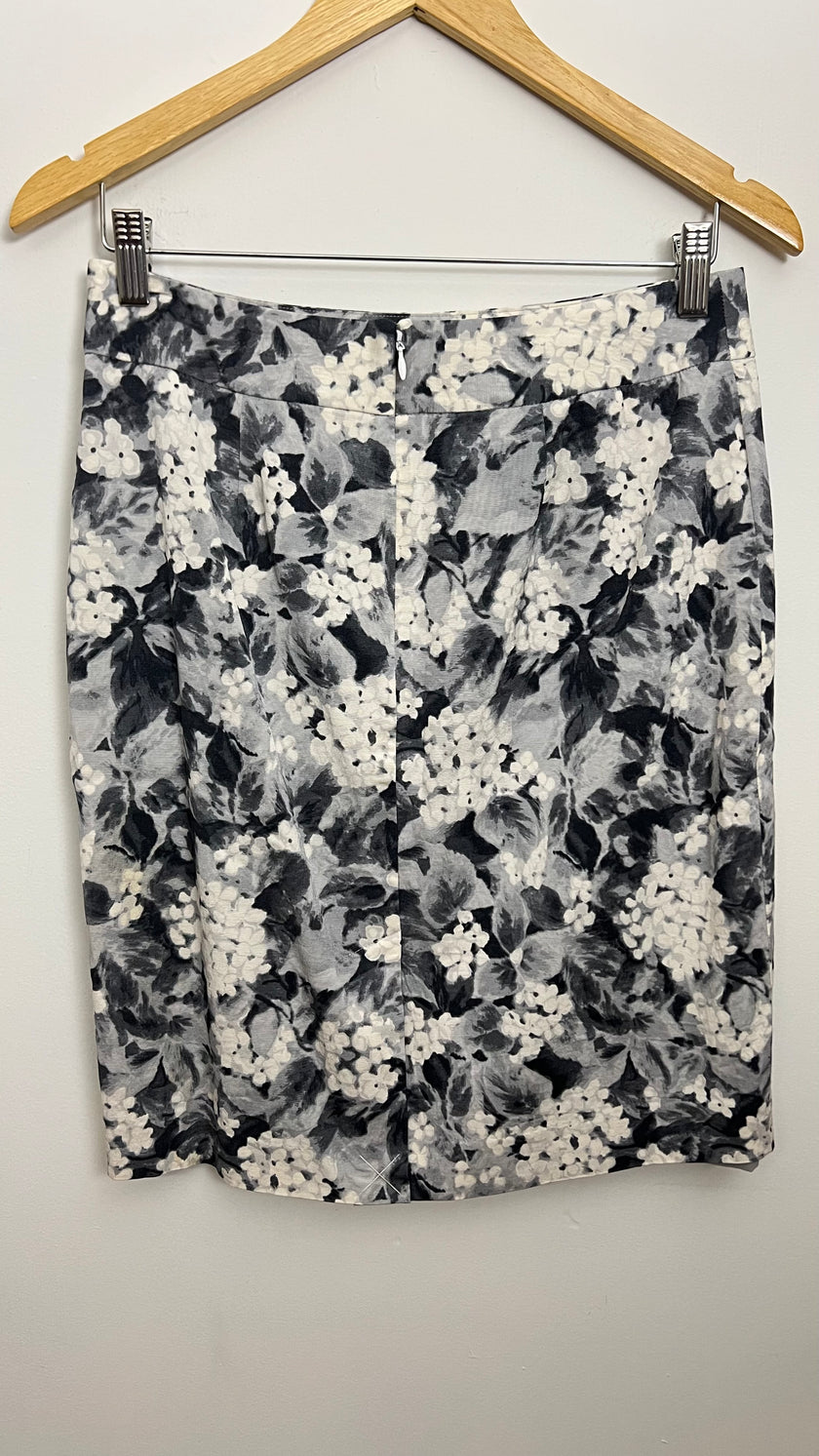 Talbots Black and White Floral Pencil Skirt Size 4