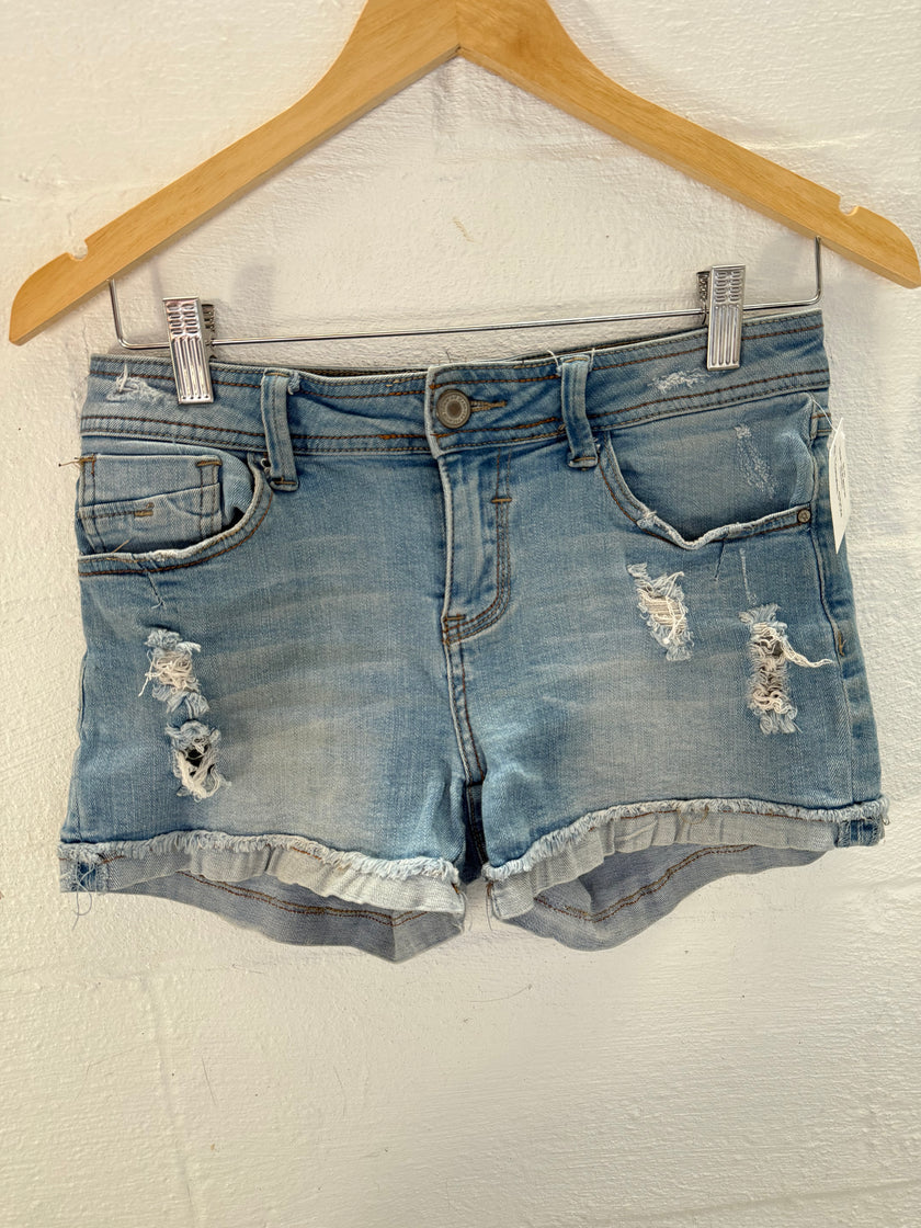 L&M Jeans Light Wash Mid-Rise Distressed Denim Shorts Size Medium