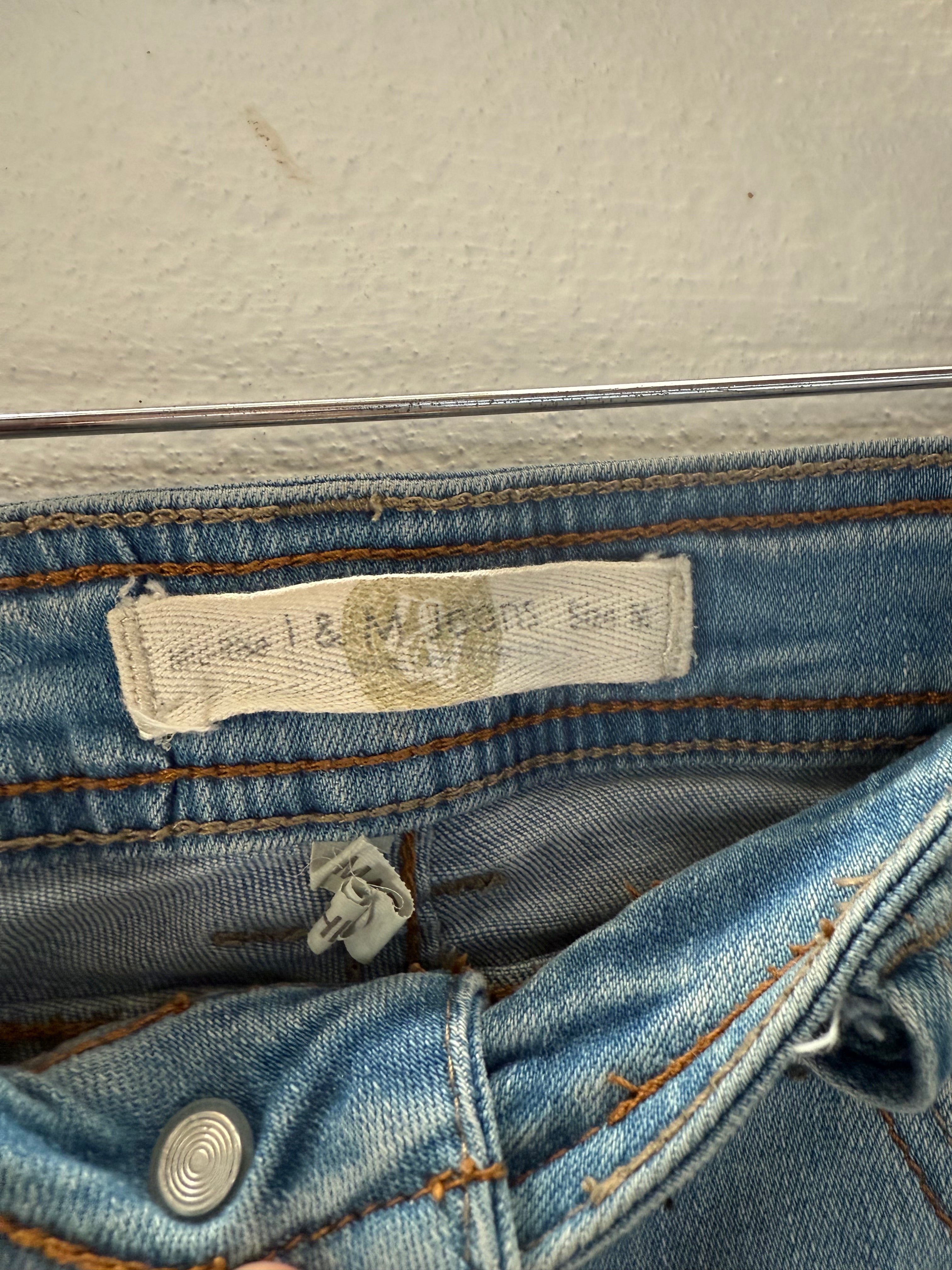 L&M Jeans Light Wash Mid-Rise Distressed Denim Shorts Size Medium