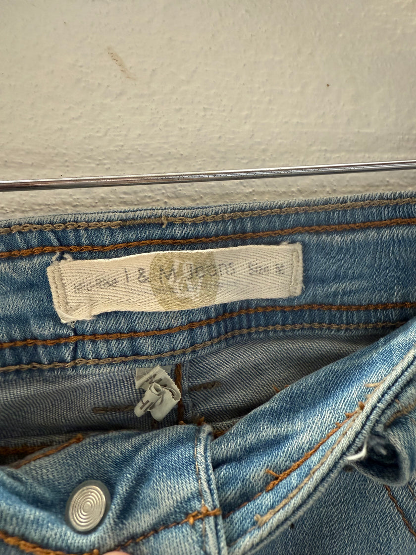 L&M Jeans Light Wash Mid-Rise Distressed Denim Shorts Size Medium